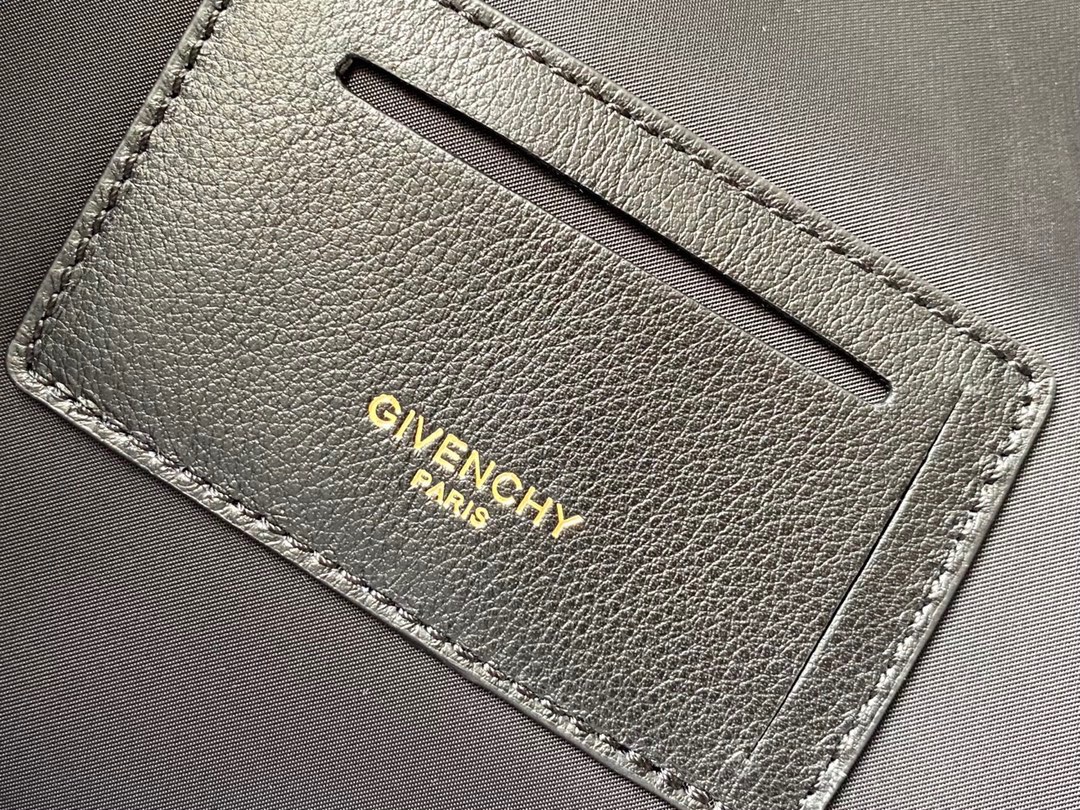 G1uenchy backpack-28x40x15cm