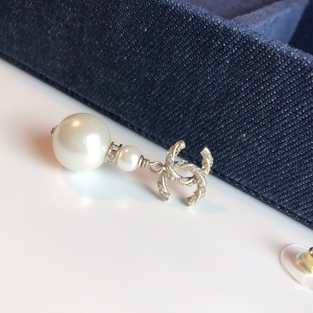 Ch@nel Earring