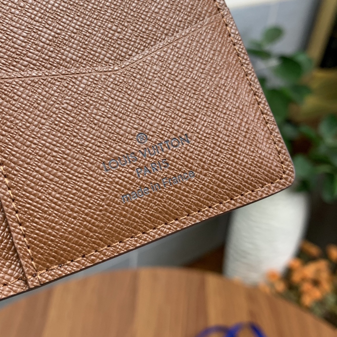 l0*is V*t0n wallet-m60502-8x11cm