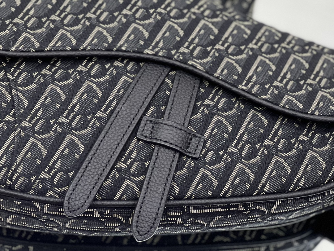 D*or saddle bag-20 x 28.6 x 5cm