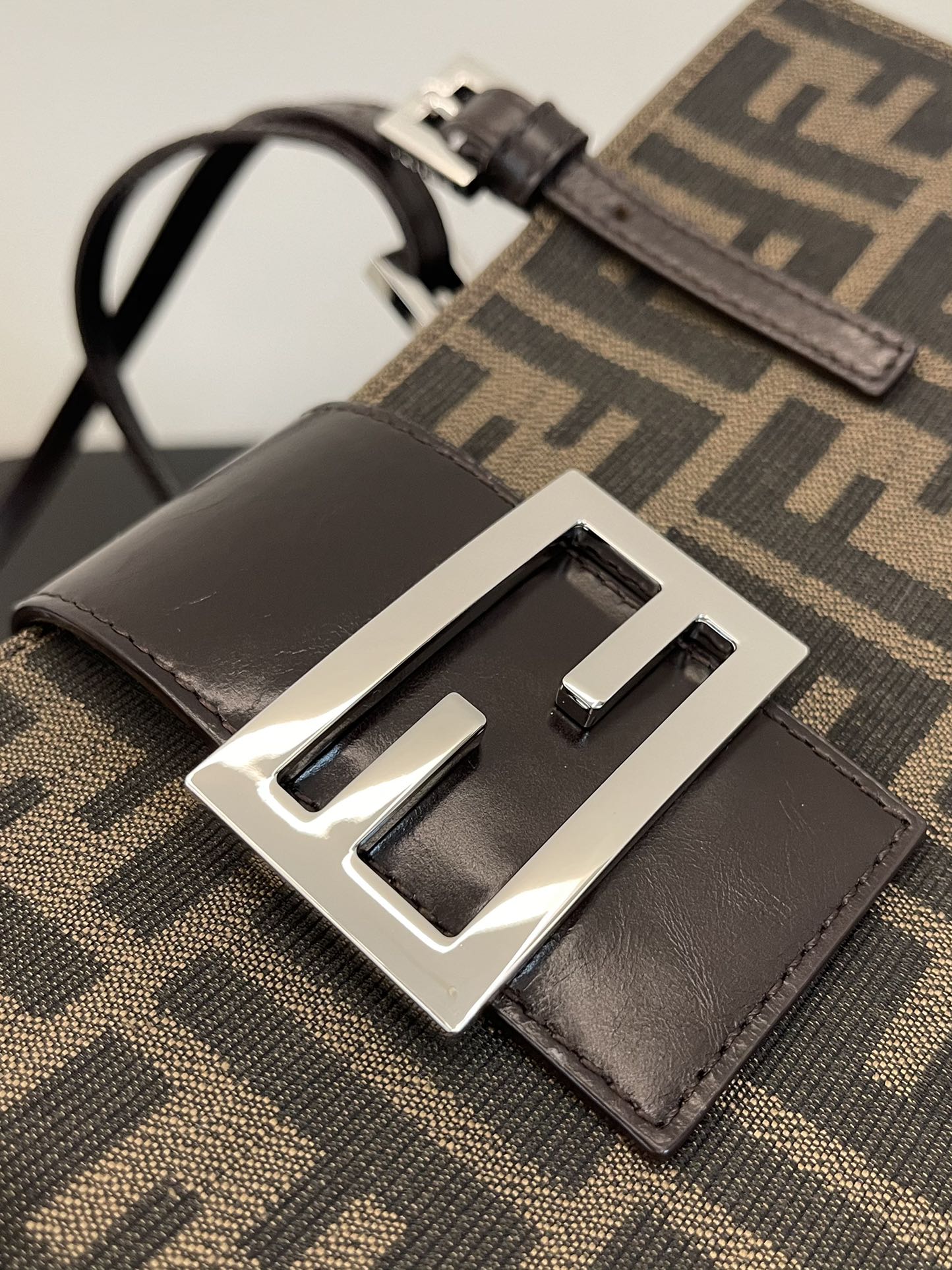 F**di vintage handbags-28x19x10cm