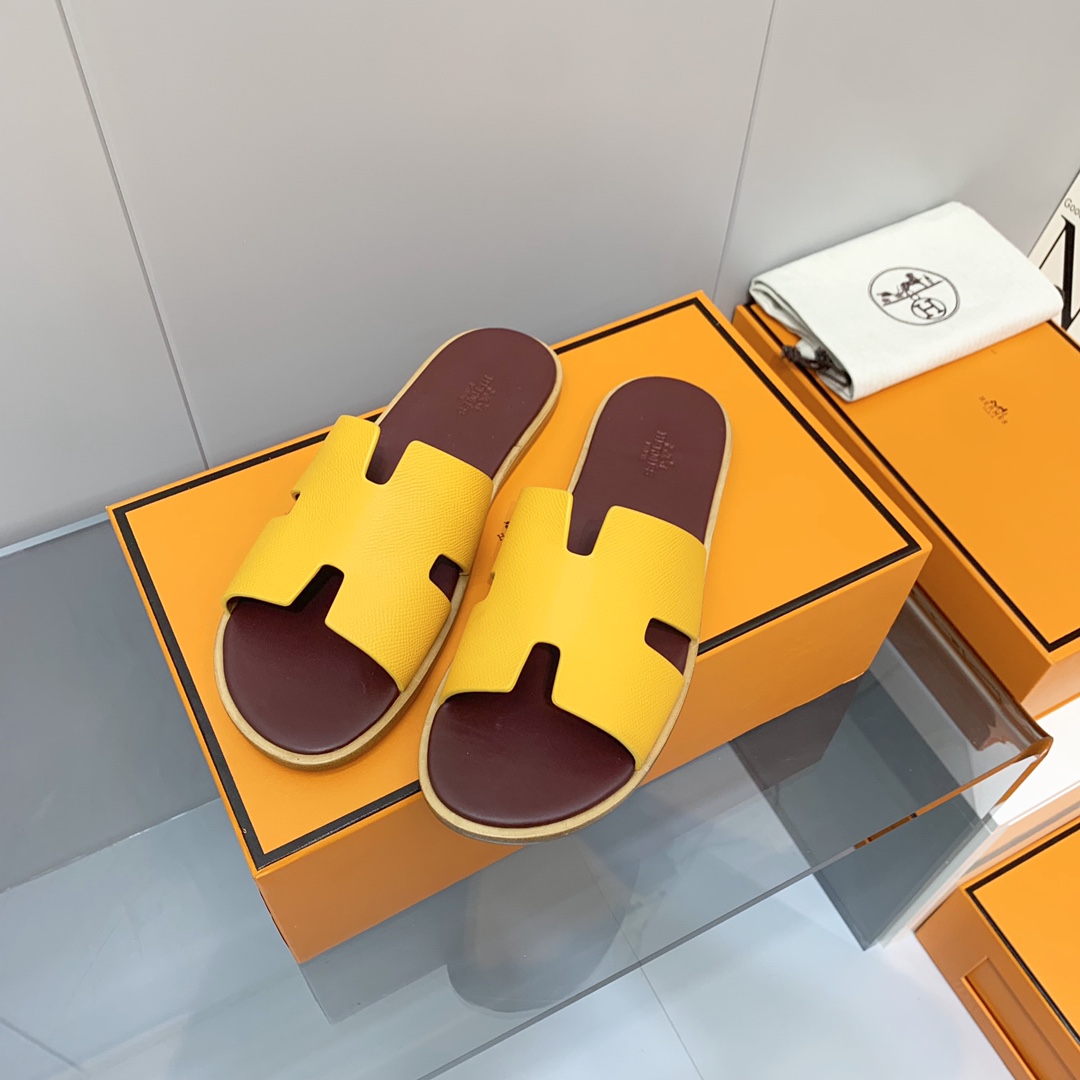 H**mes sandals