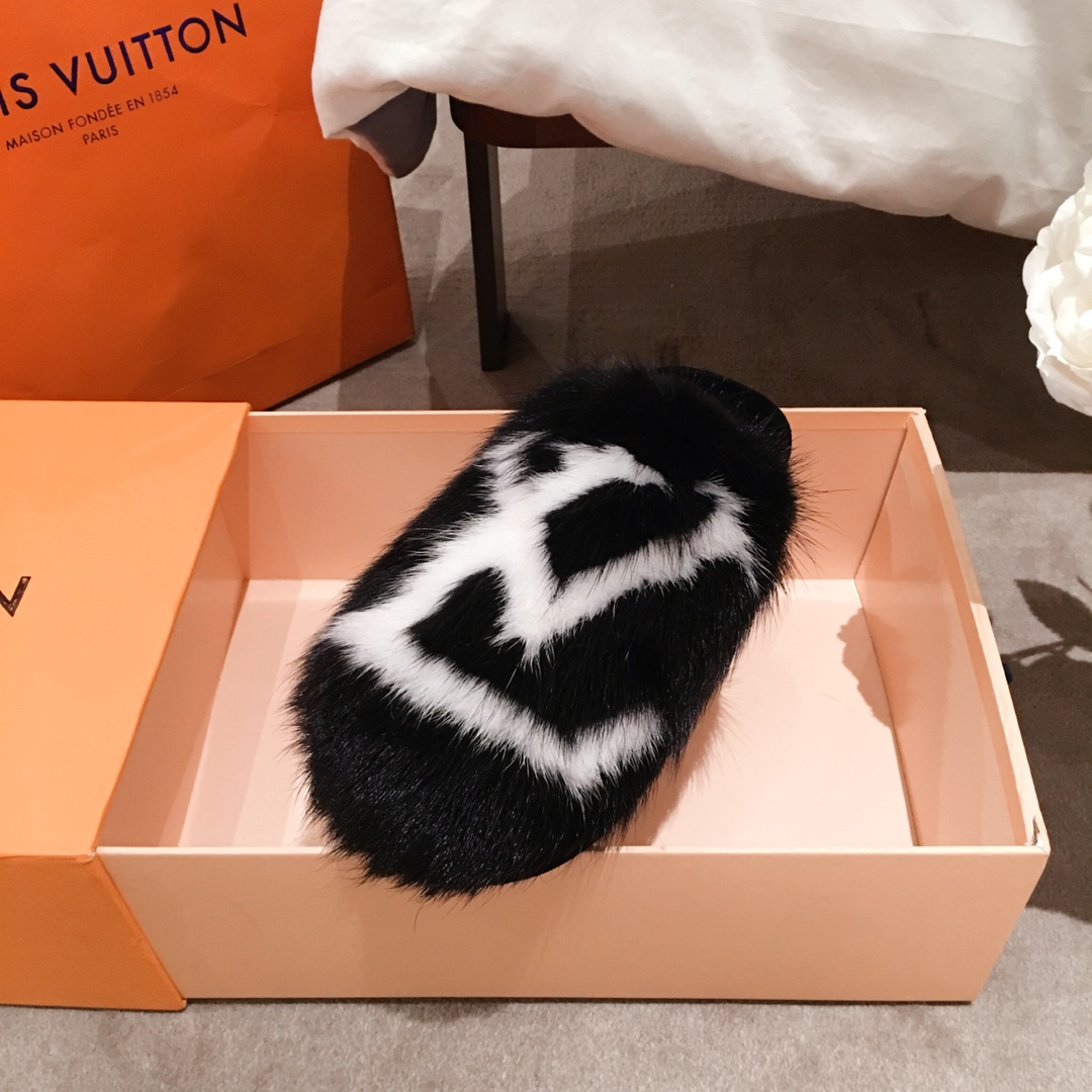 l0*is V*t0n slippers