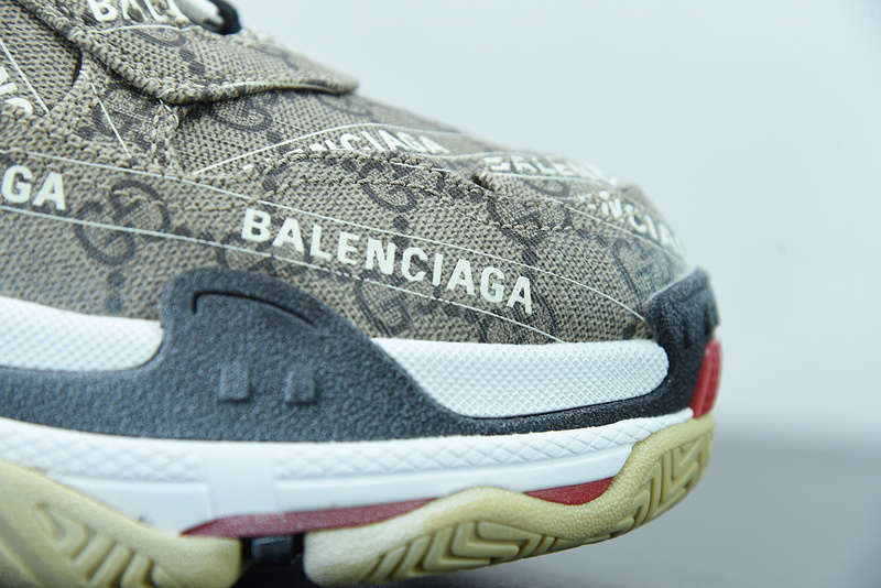 Ba*len*cia*ga triple s