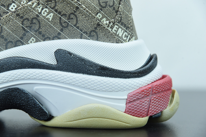Ba*len*cia*ga triple s