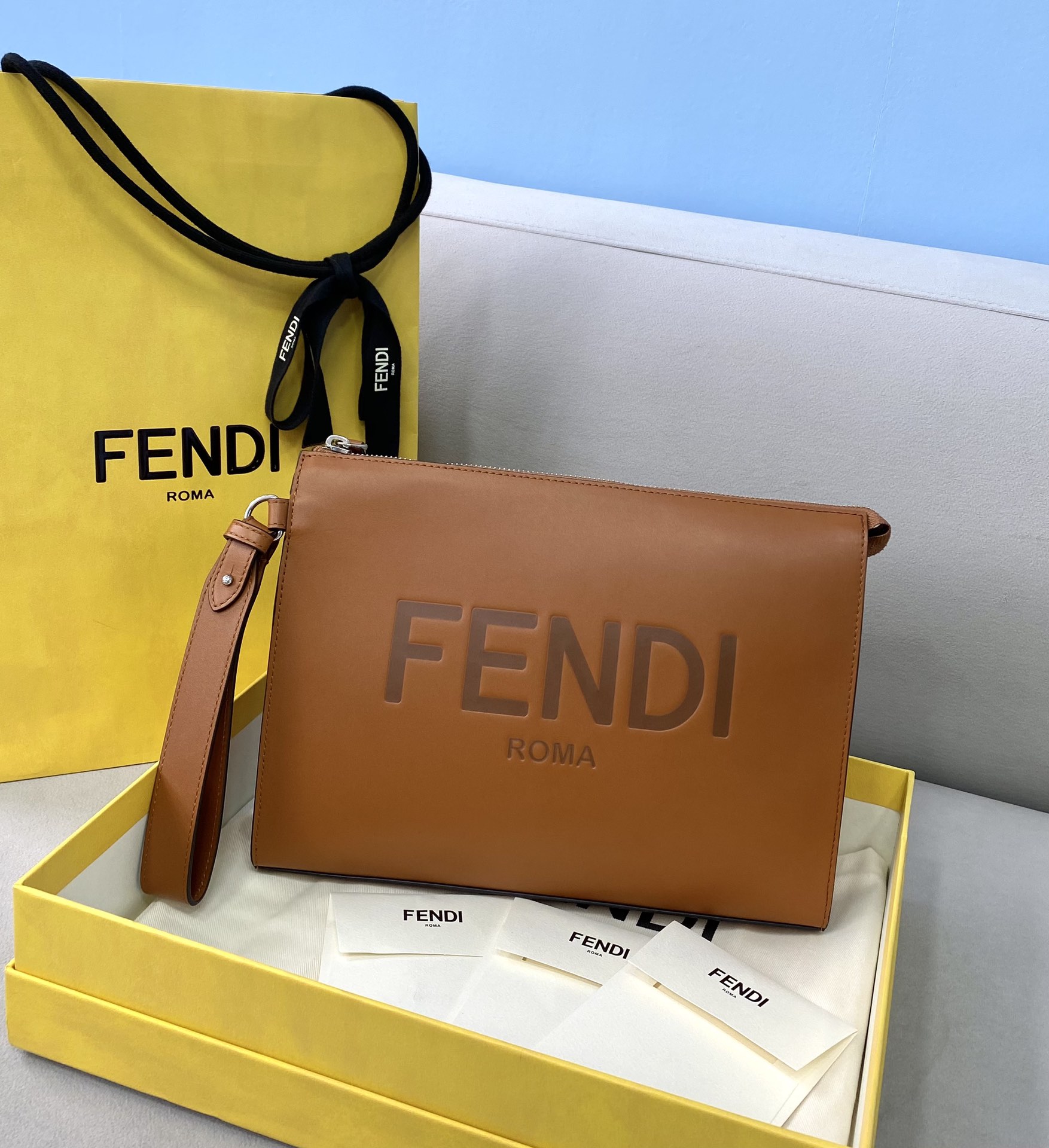 F**di pouch-27x4x20cm