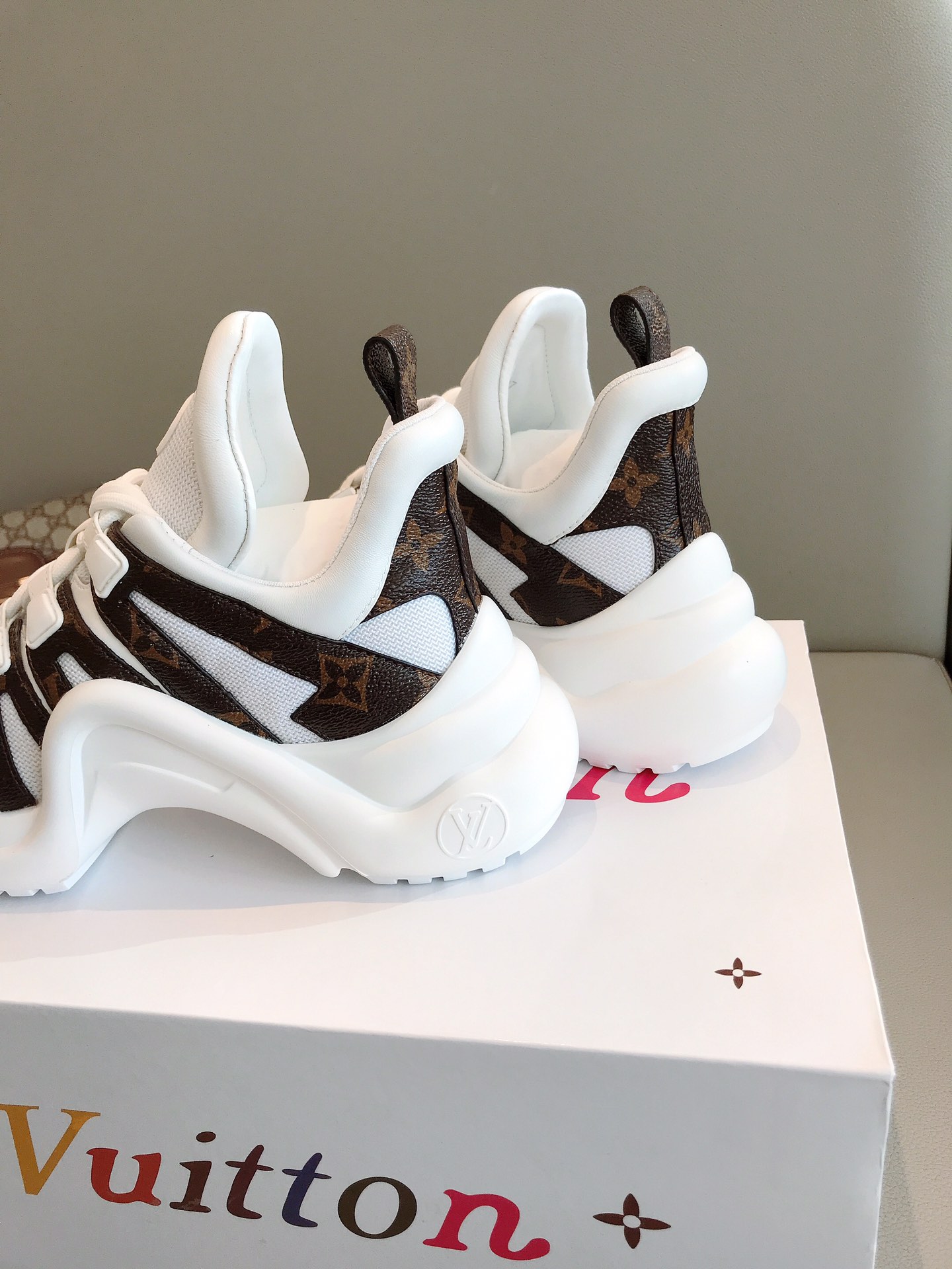l0*is V*t0n archlight sneaker