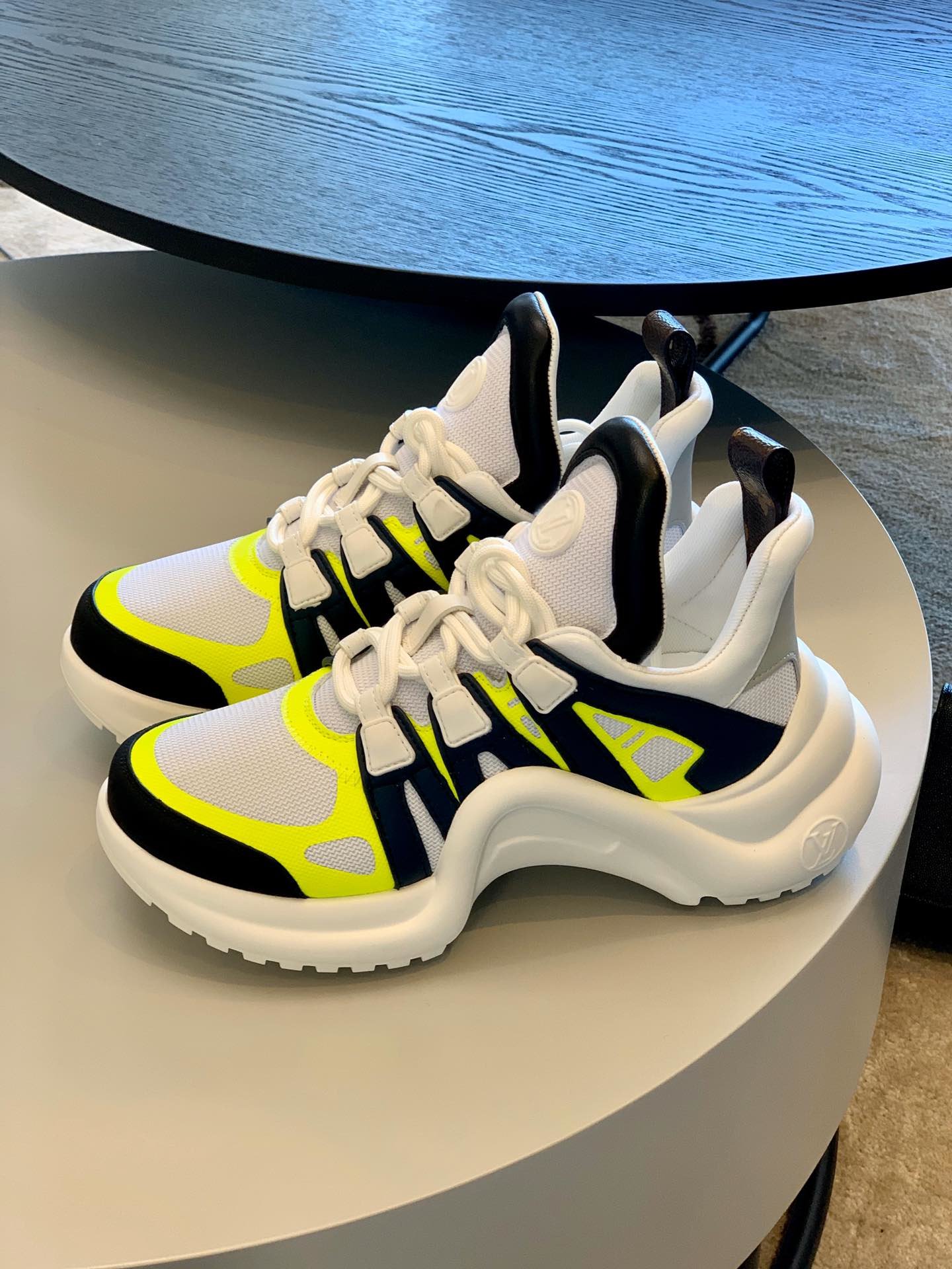 l0*is V*t0n archlight sneaker