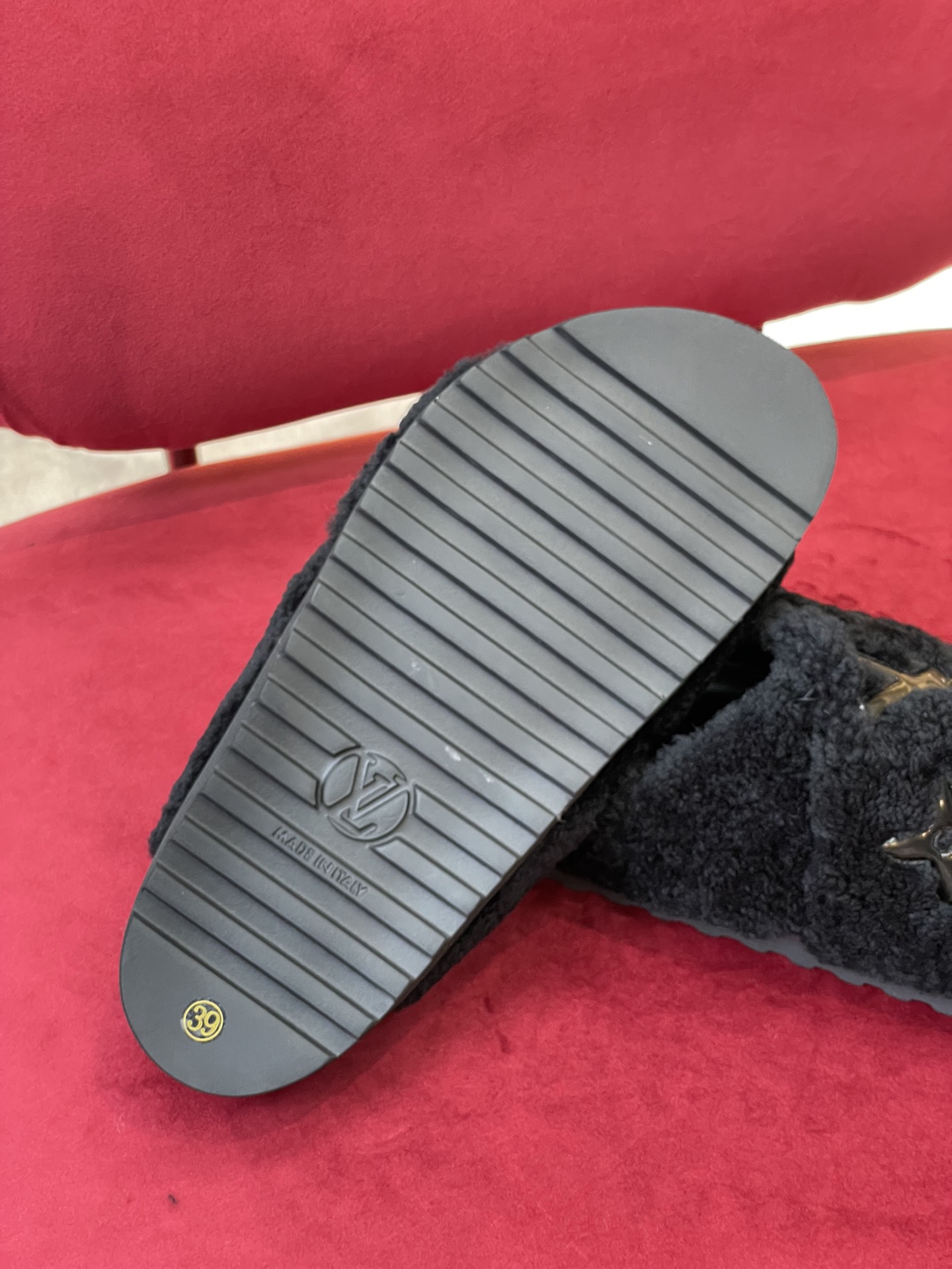 l0*is V*t0n paseo sandals