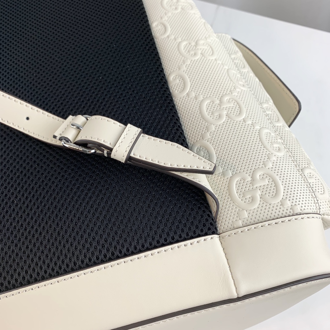 G*u*i gg embossed backpack-34*41*12