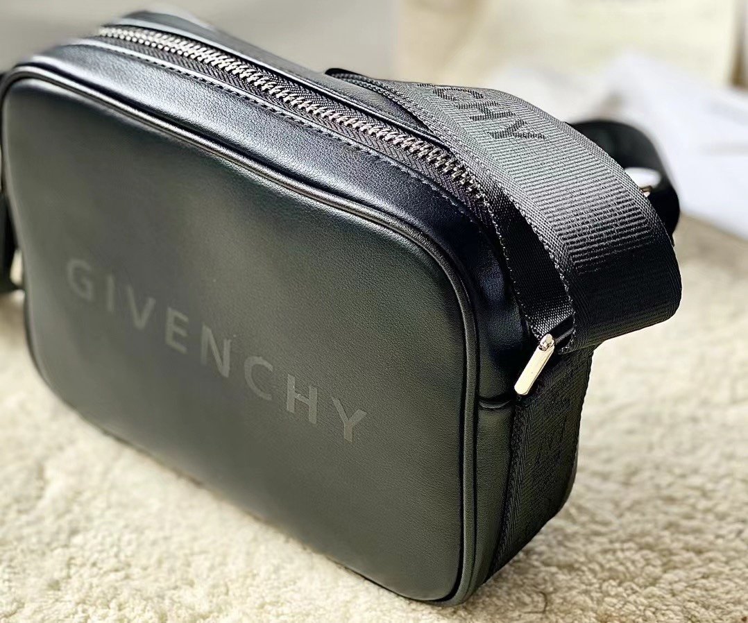 G1uenchy waist bag-16x11x8cm