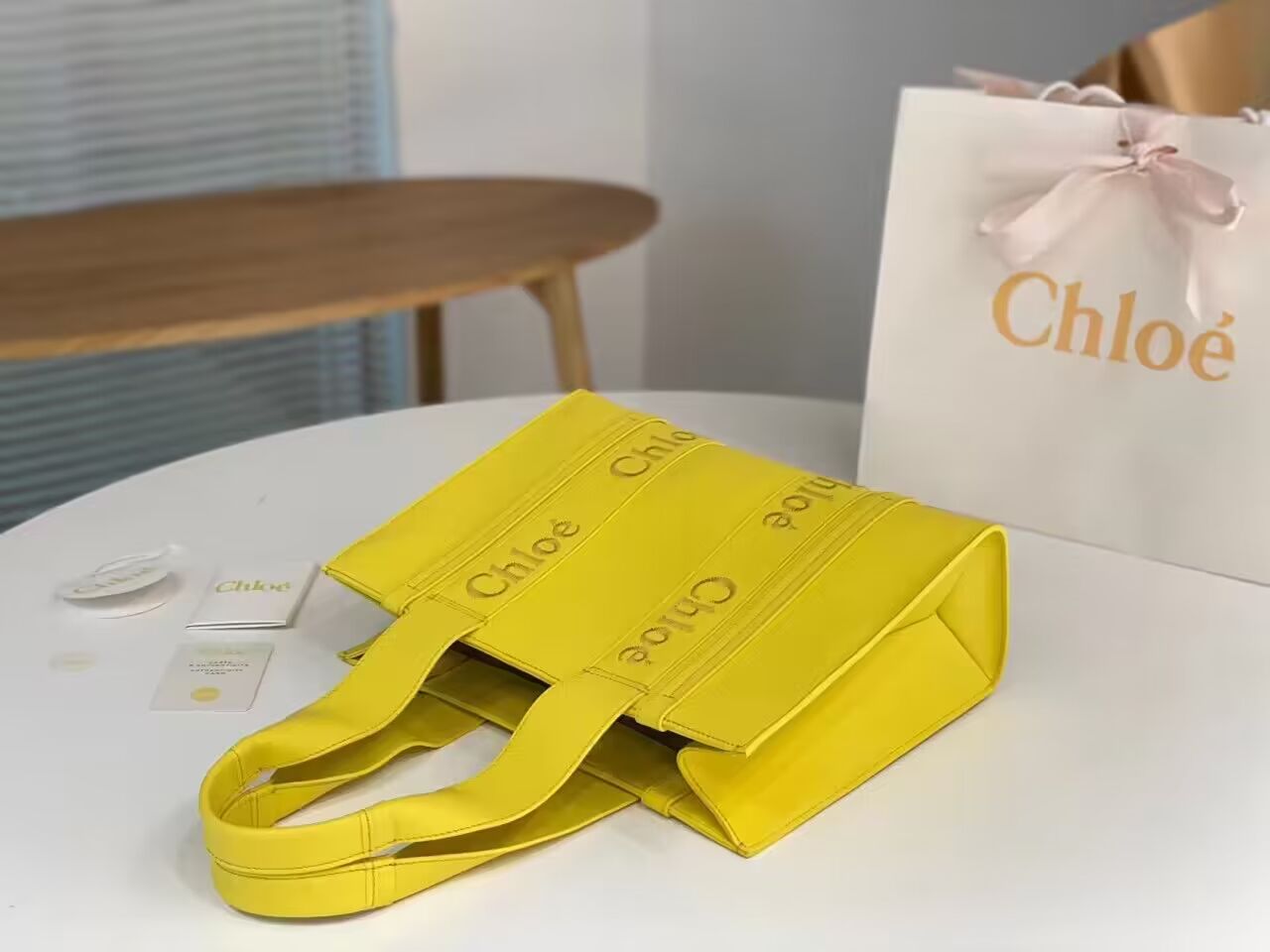 Ch10e woody tote bag