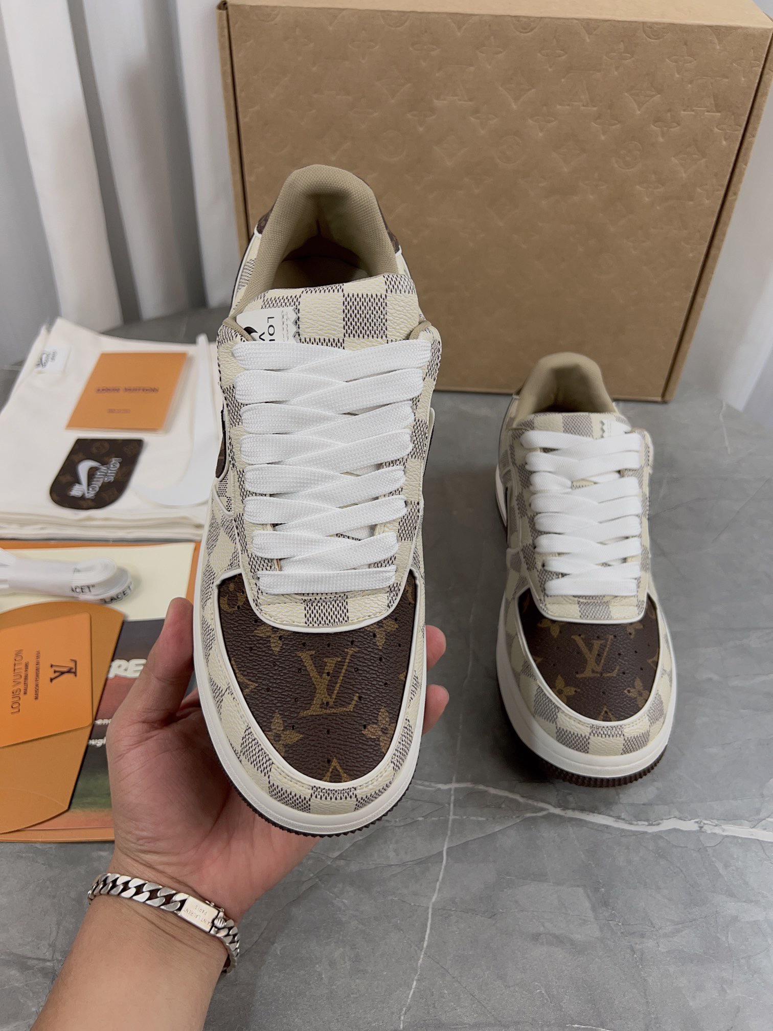 l0vis Vvtt0n sneaker