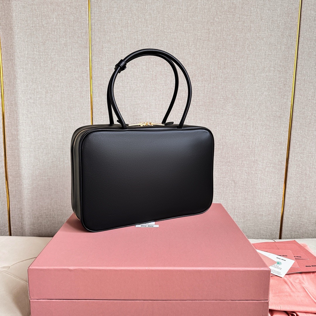 M*um*u leather top handbag-34x23x12cm