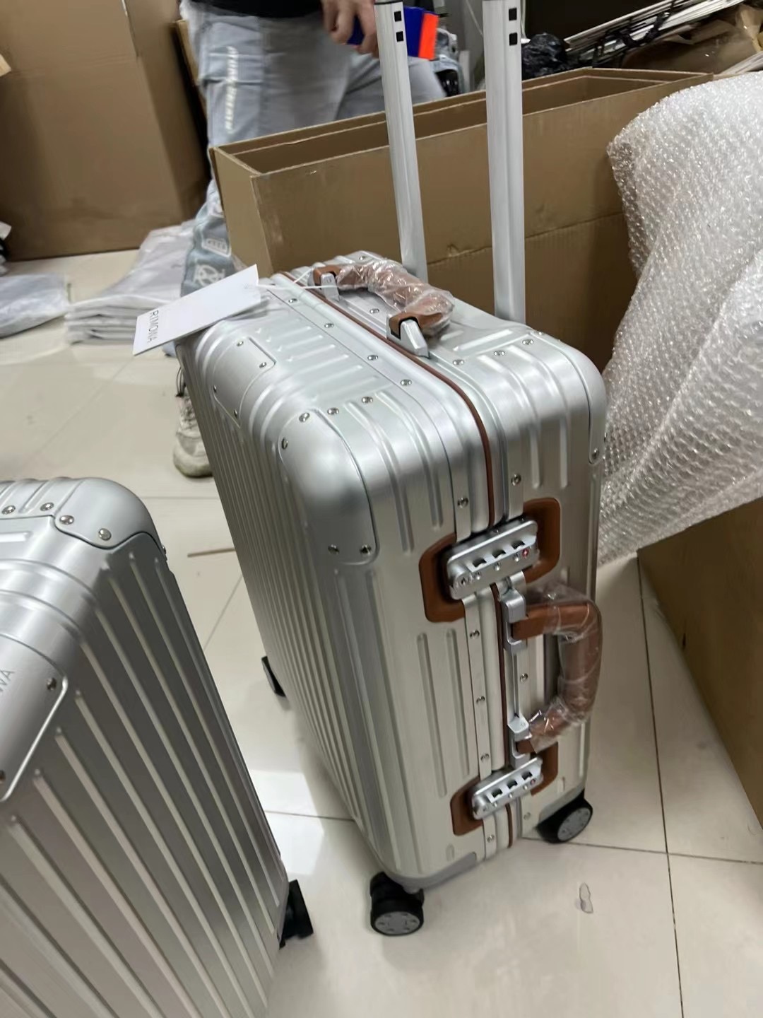 r1m0wa essential ttrunk plus lU*gage-‭20inch