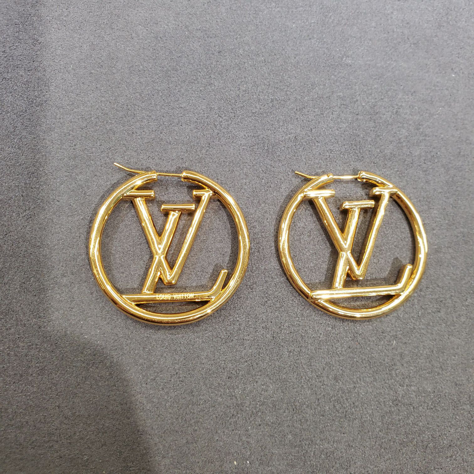 l0*is V*t0n earring