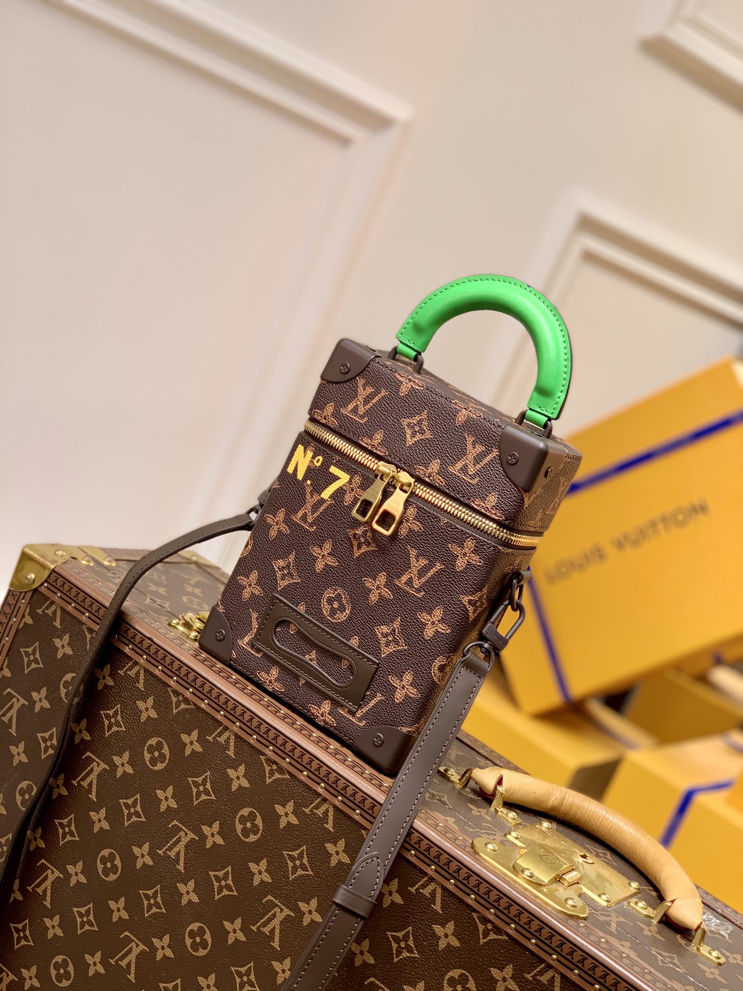 LV Vertical Box Trunk- M59664-15.5*22*7.5CM