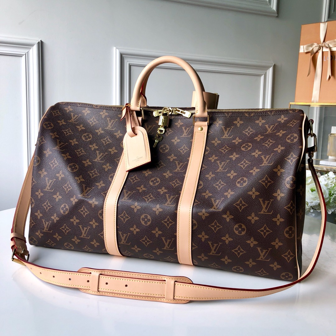 l0*is V*t0n keepall