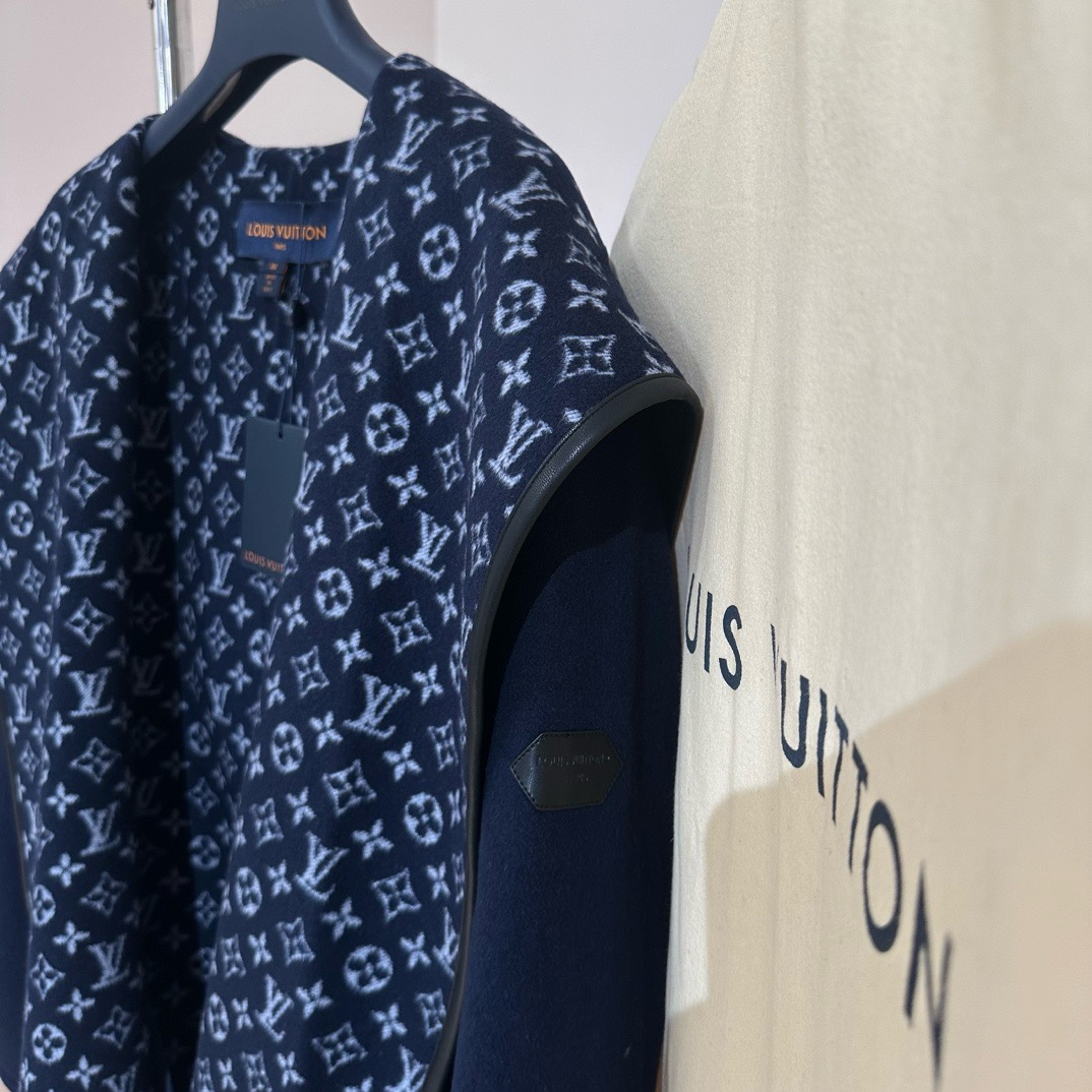 Lou*is Vuitt*on Wool Trench Coat