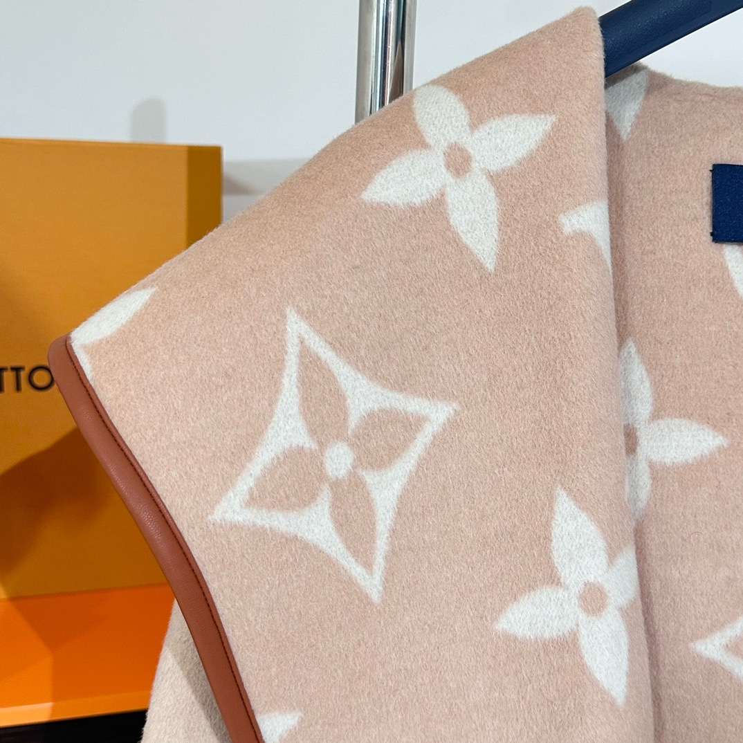 Lou*is Vuitt*on Wool Trench Coat