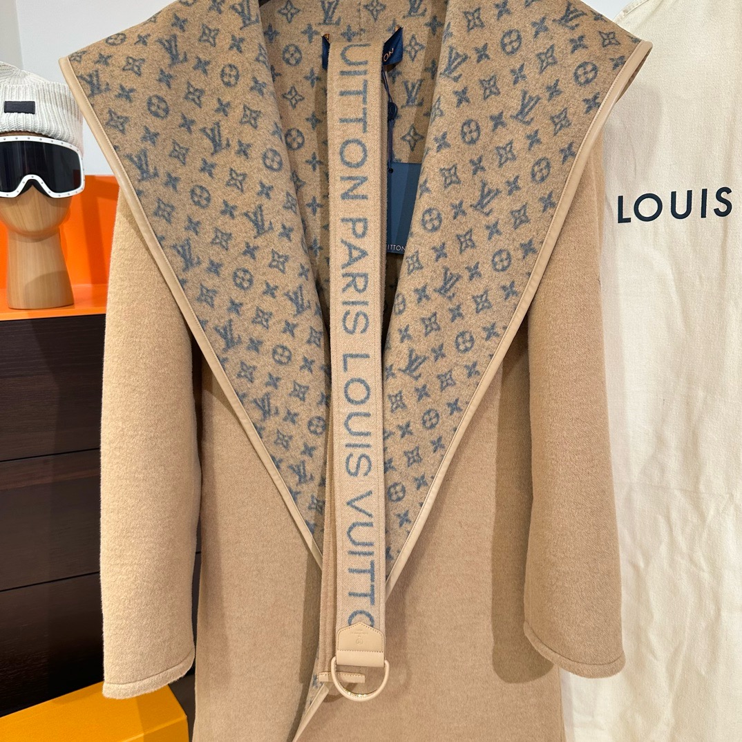 Lou*is Vuitt*on Wool Trench Coat