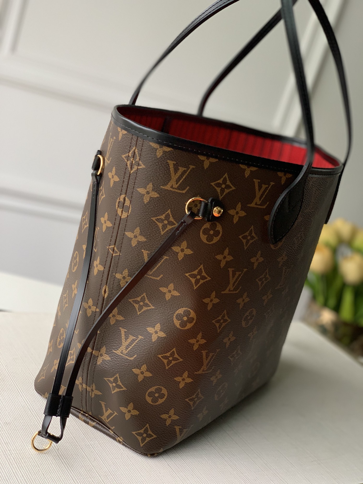 l0*is V*t0n neverfull mm (red inside) -32*29*17cm