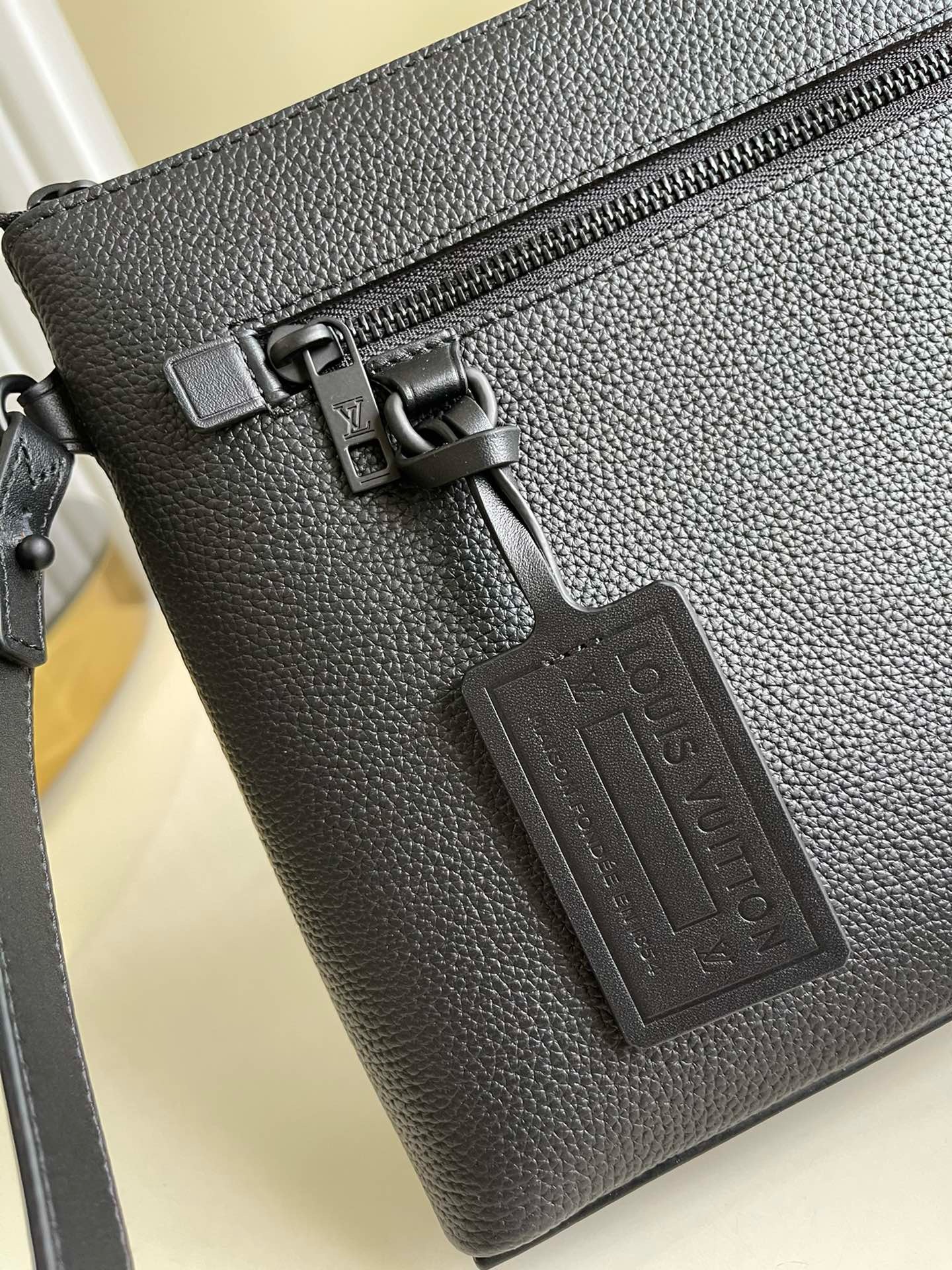 l0vis Vvtt0n takeoff pouch-m11485-30 x 22 x 5cm