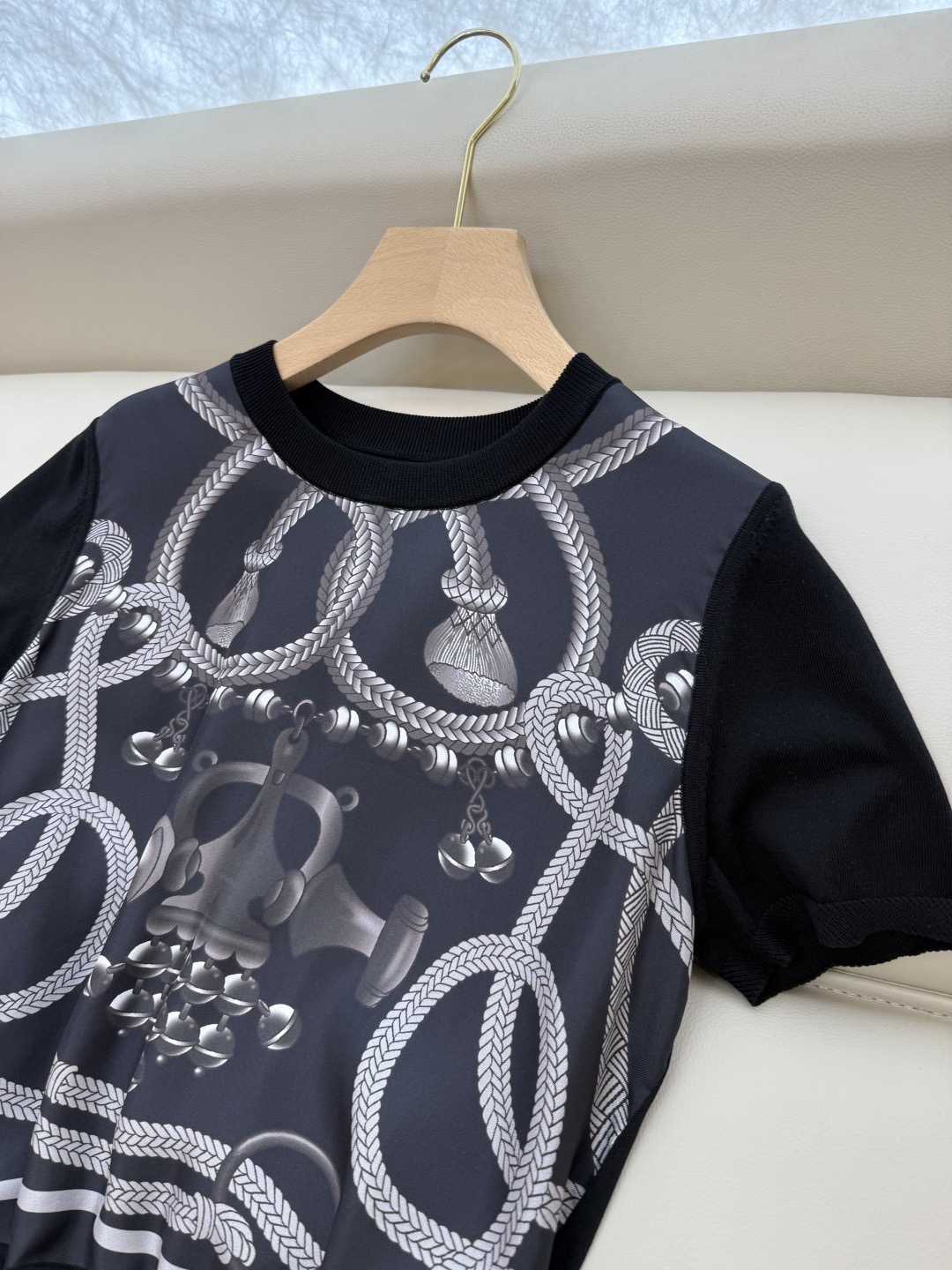 H**me5 knit top