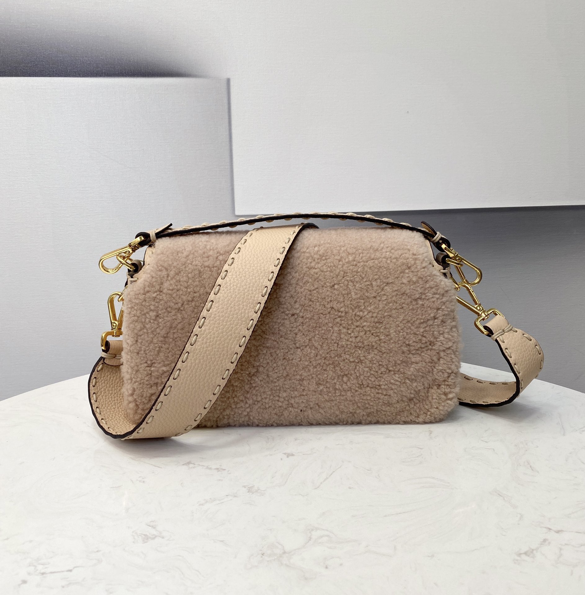 F**di medium baguette bag-27×6×15cm