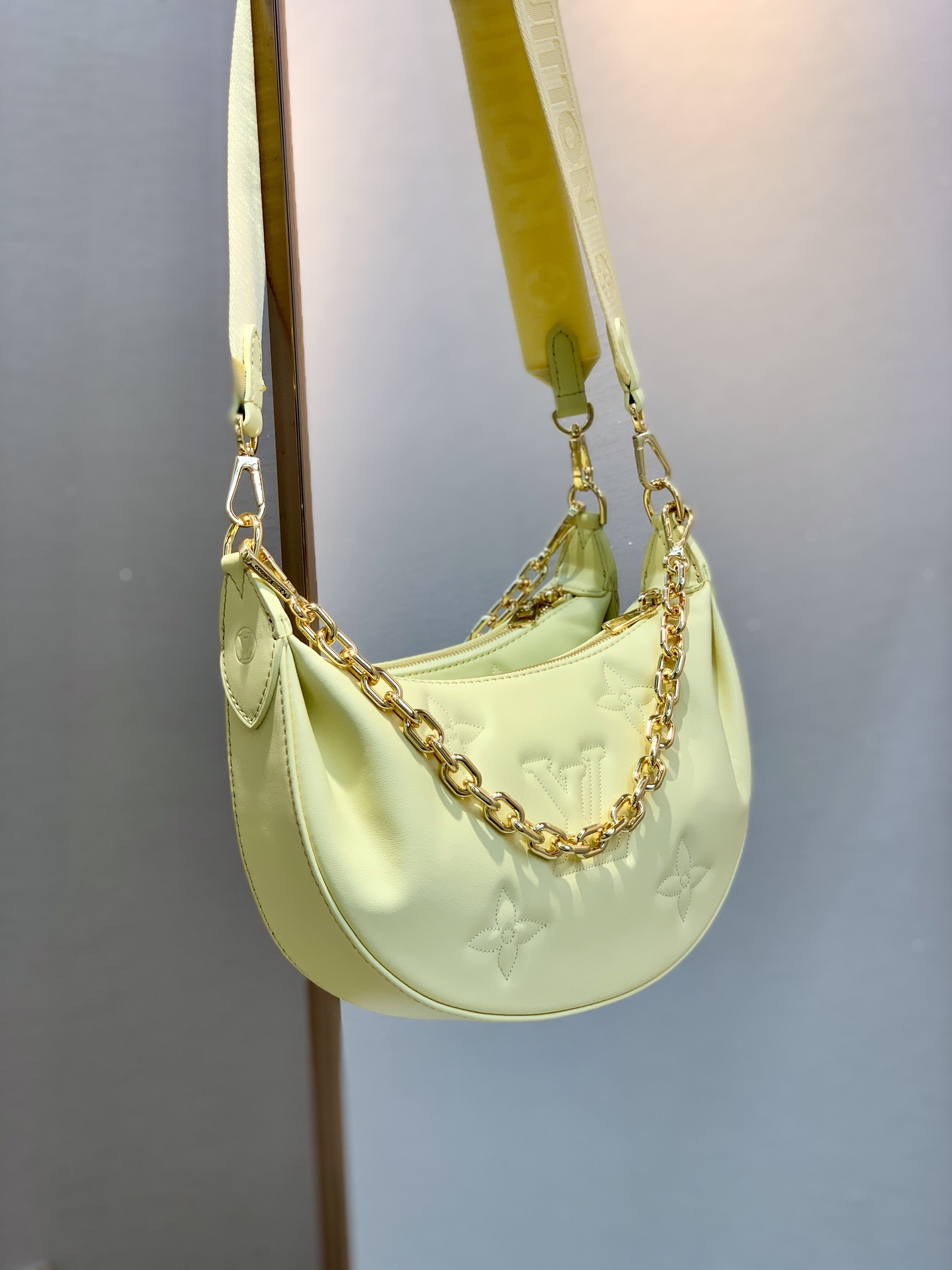 l0*is V*t0n over the moon handbag-27.5*16*7cm