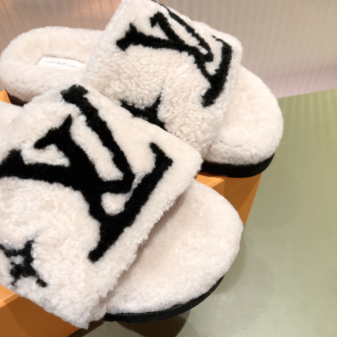 l0*is V*t0n slippers