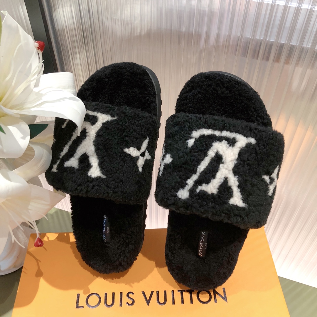 l0*is V*t0n slippers