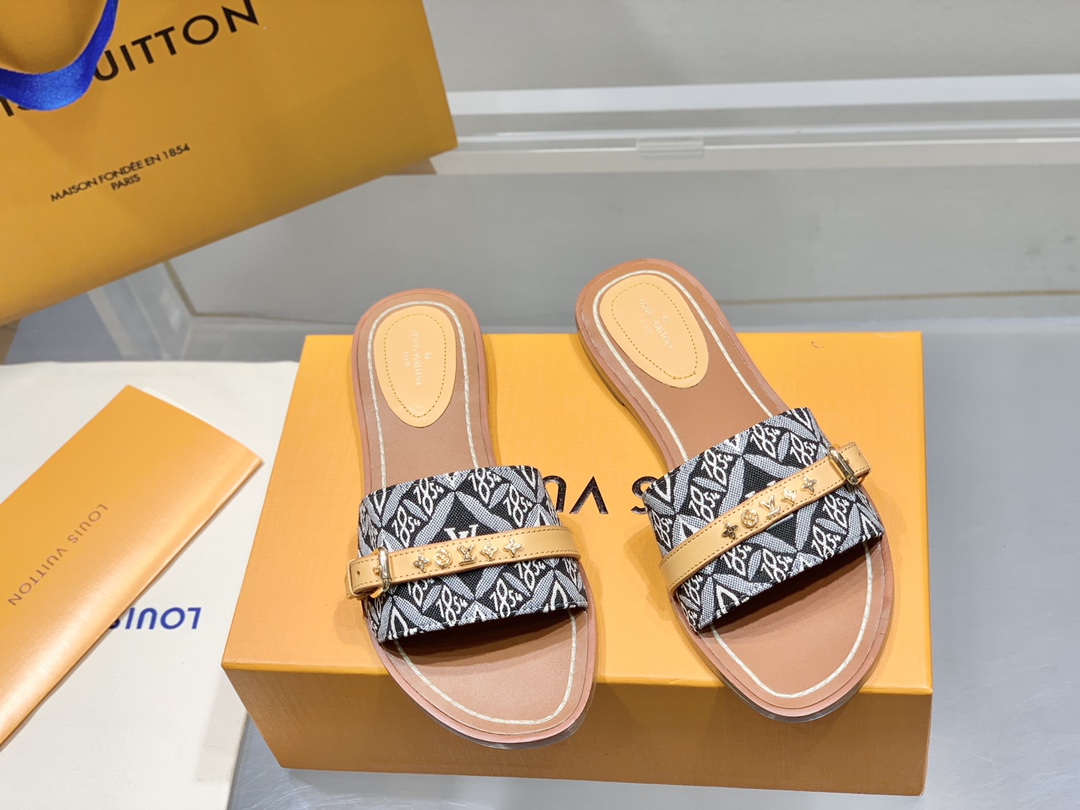 l0*is V*t0n slippers