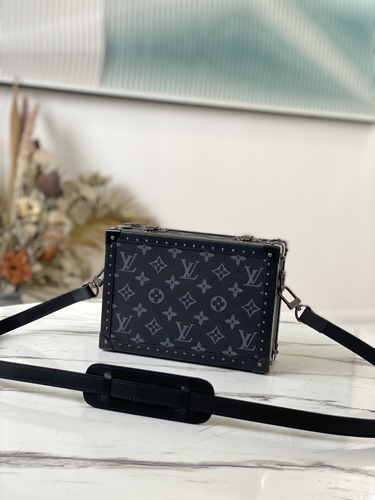 l0*is V*t0n clutch box-24 x 16.5 x 8 cm