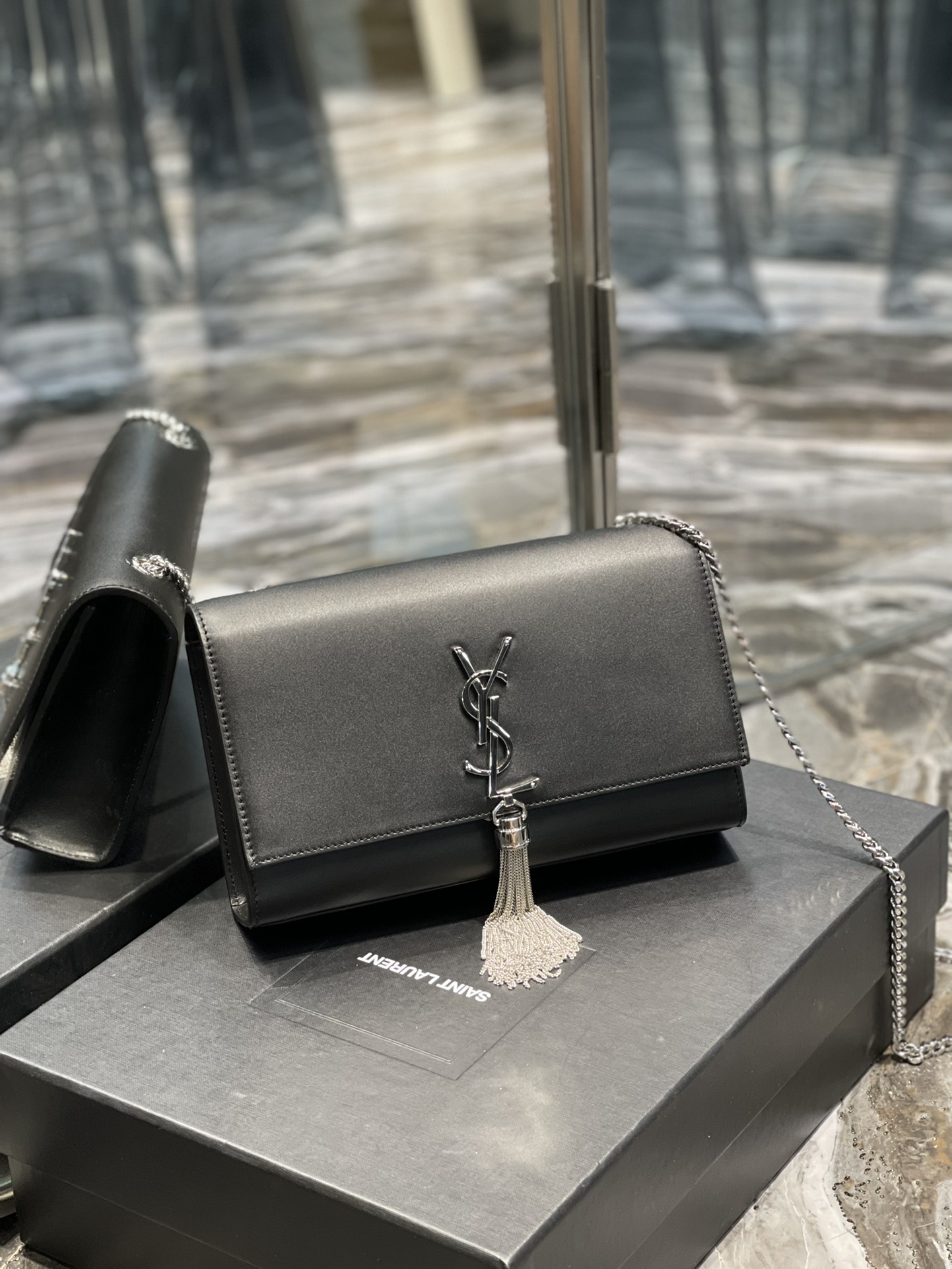 Y*L kate medium with tassle in smooth leather-24*14.5*5.5cm