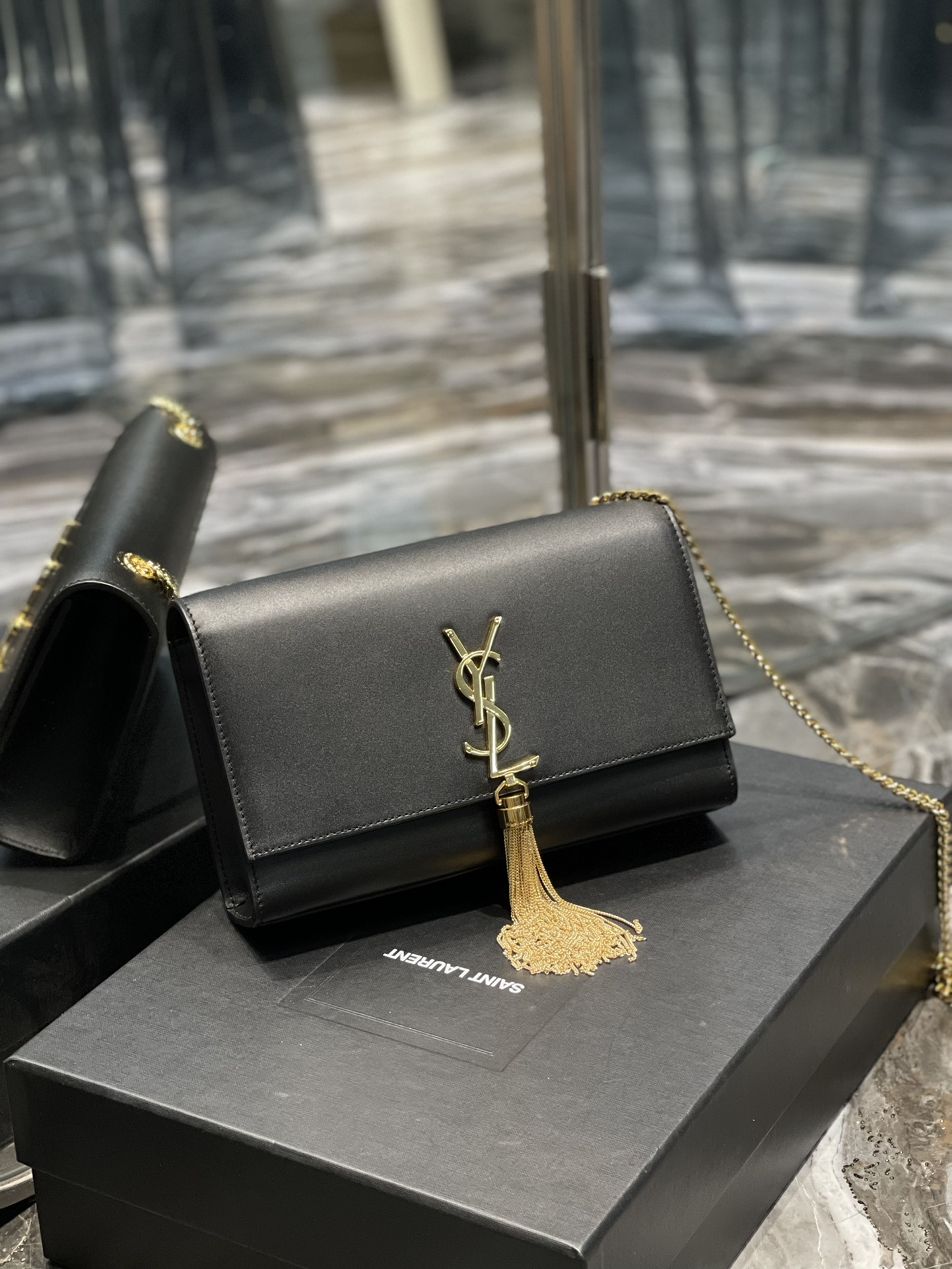 Y*L kate medium with tassle in smooth leather-24*14.5*5.5cm