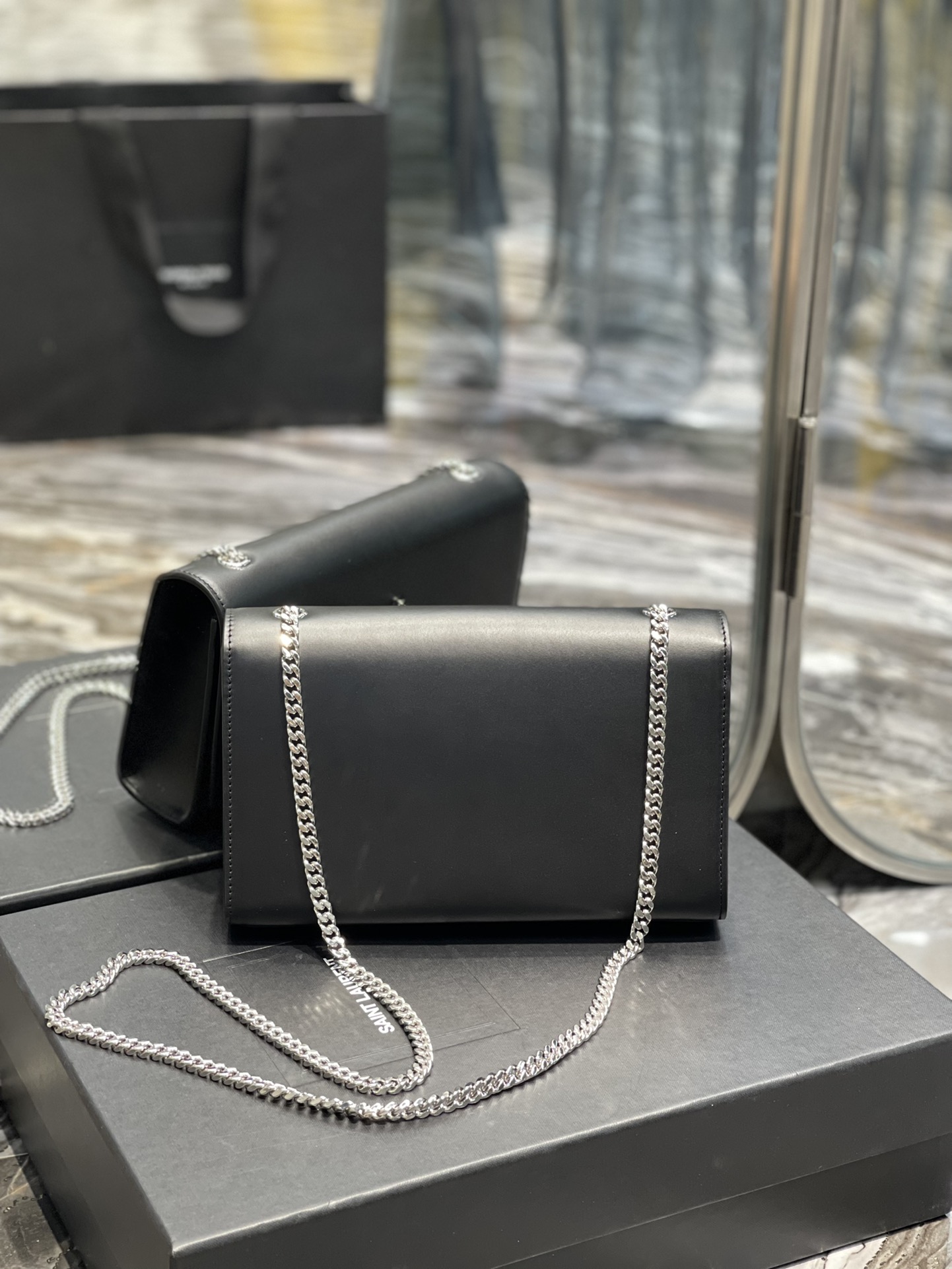 Y*L kate medium in smooth leather-24*14.5*5.5cm