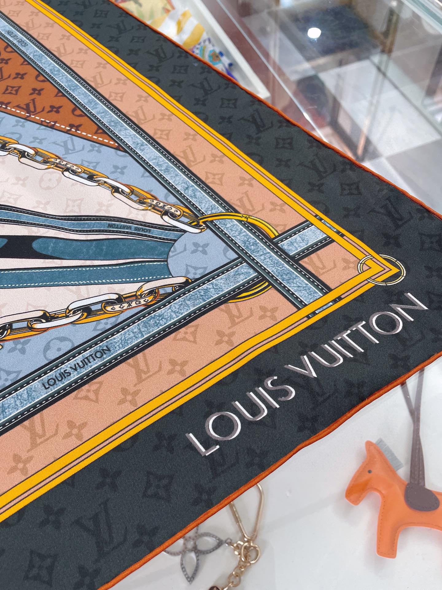 l0*is V*t0n silk square scarf-90*90cm