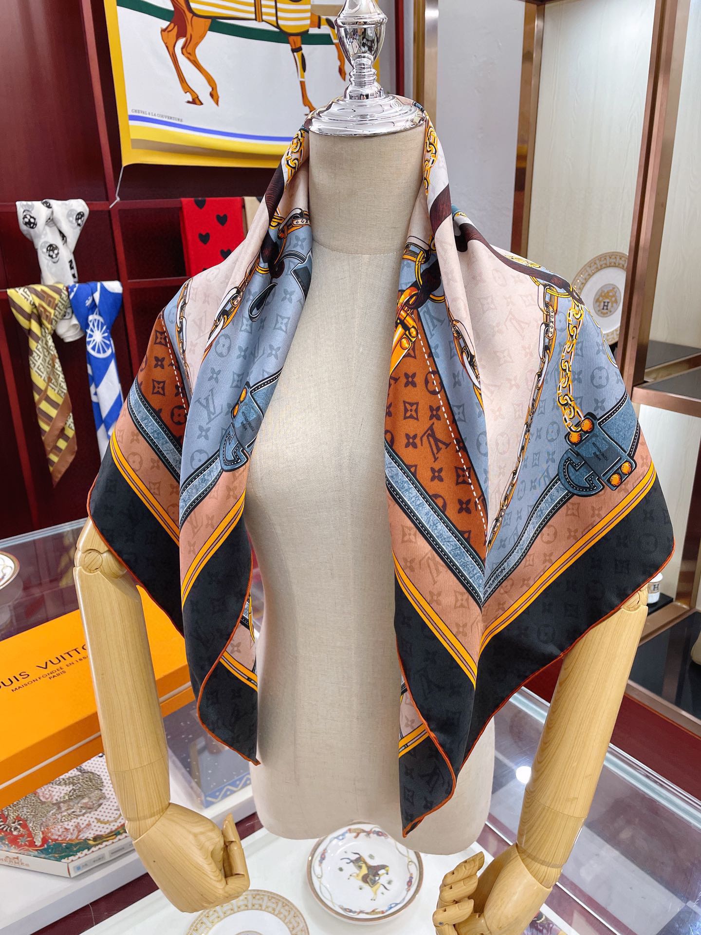 l0*is V*t0n silk square scarf-90*90cm