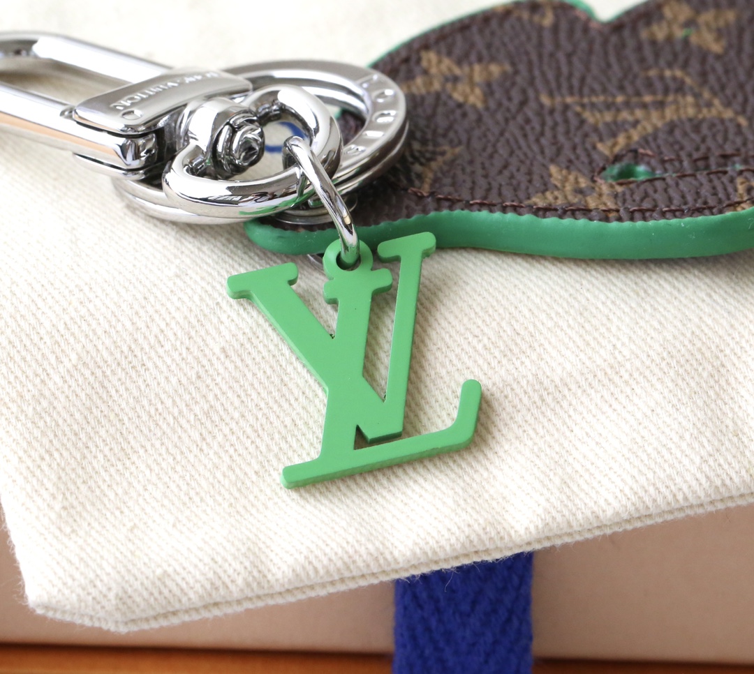 l0*is V*t0n key holders