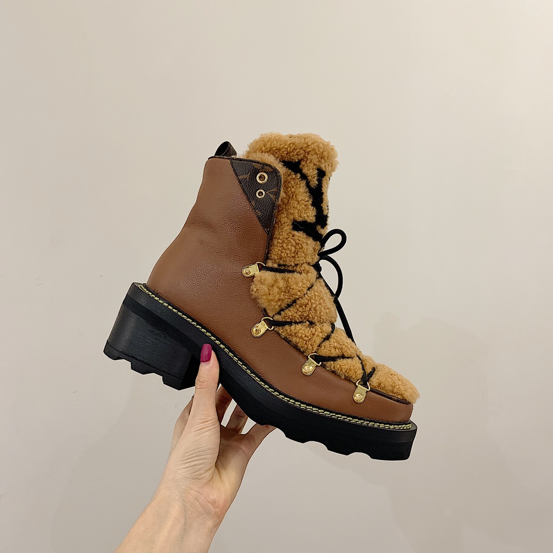 l0*is V*t0n boots