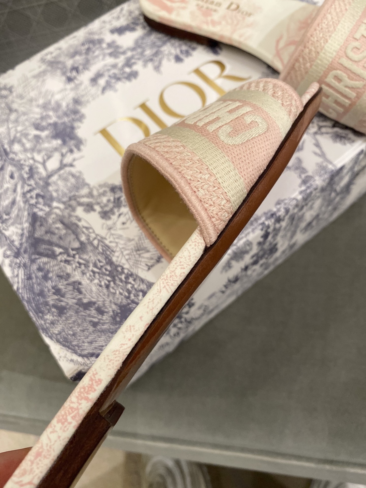 D*or slippers