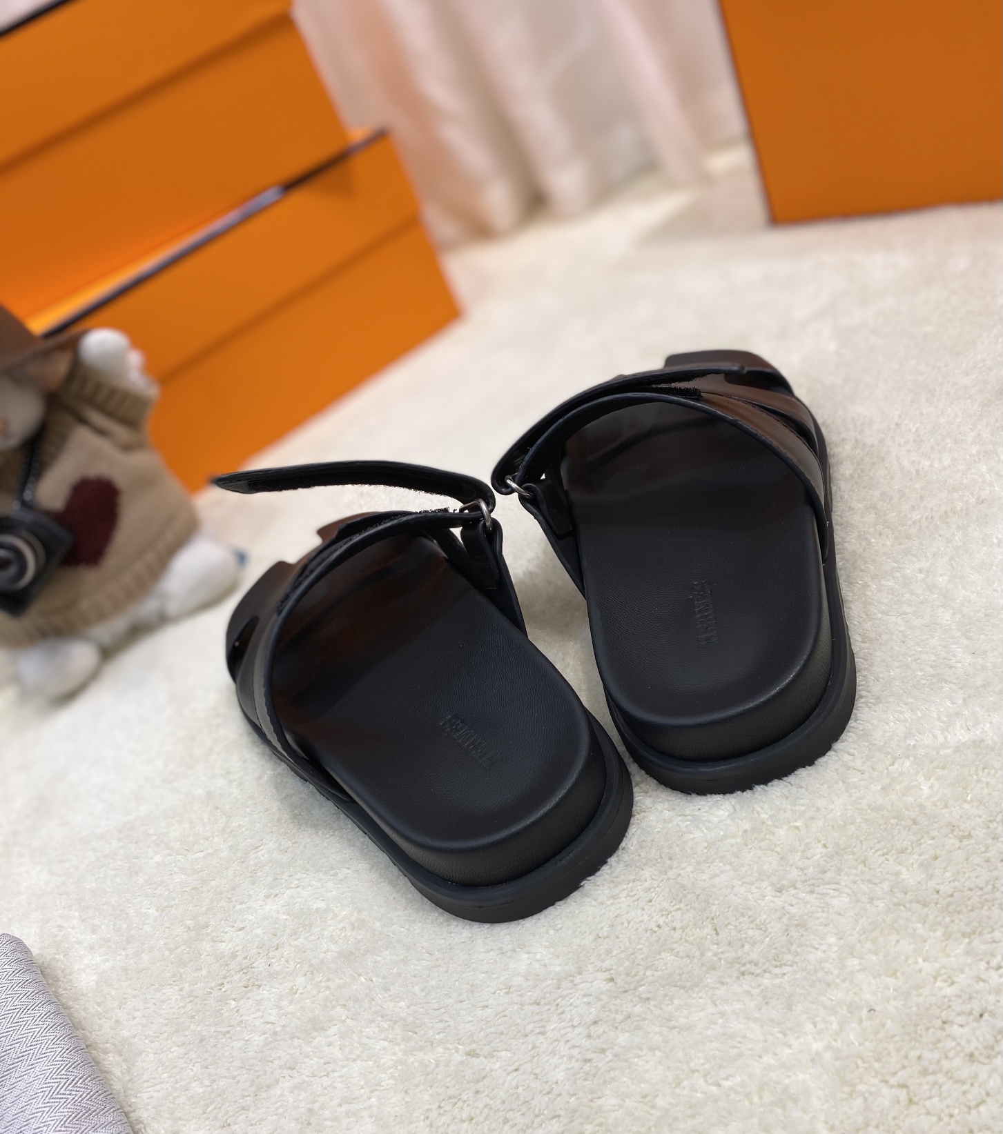 H**mes sandals