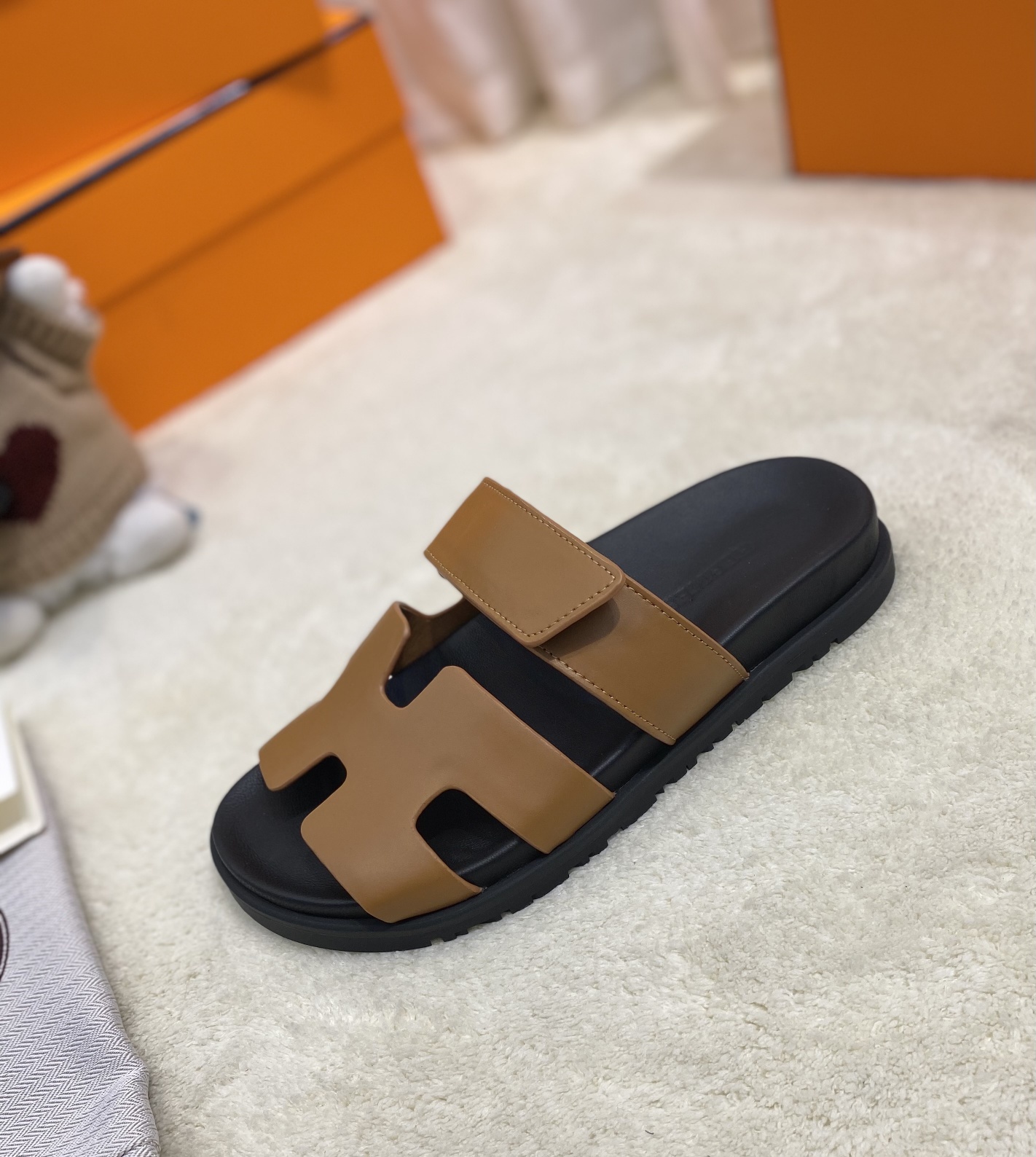 H**mes sandals
