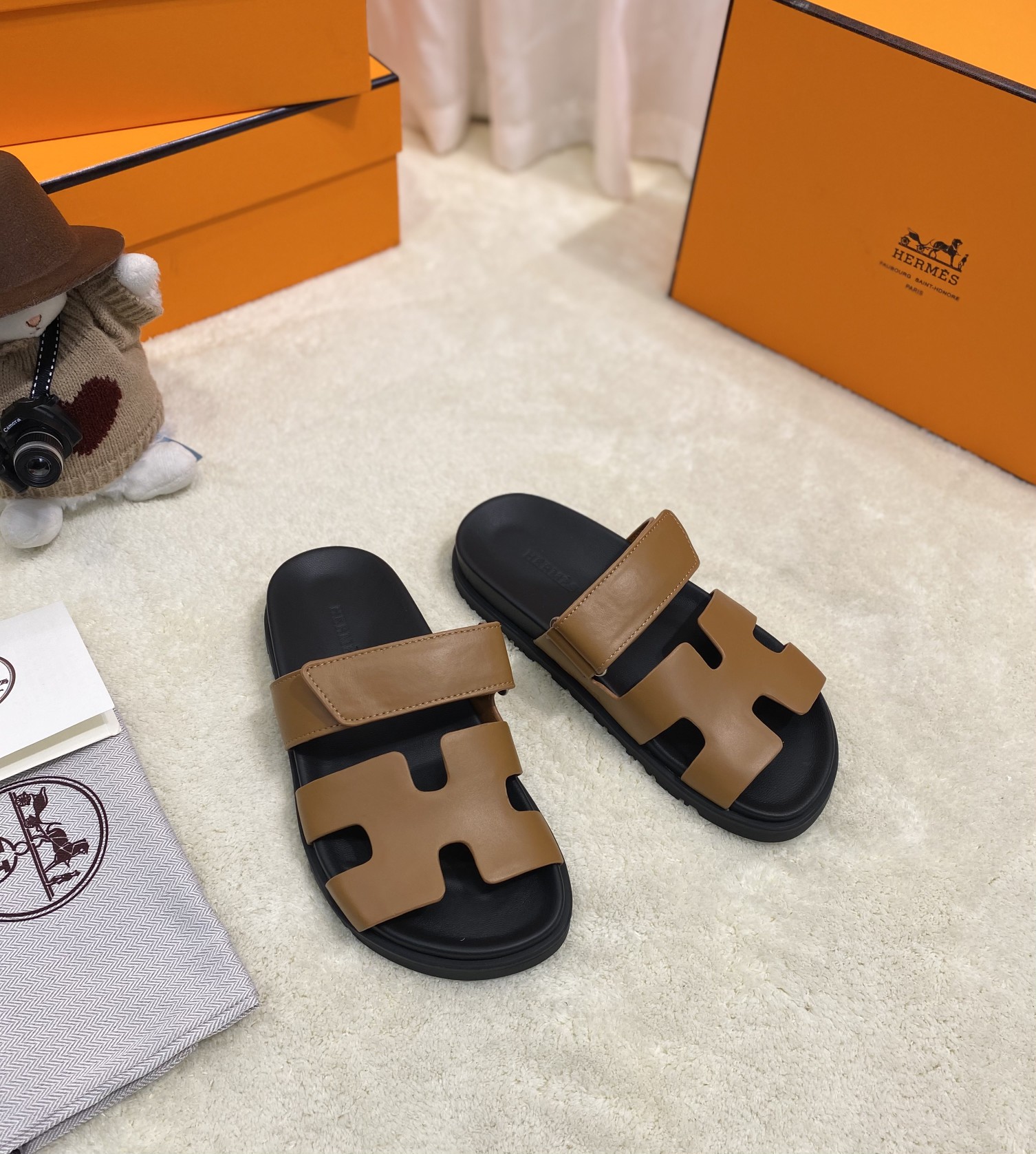 H**mes sandals