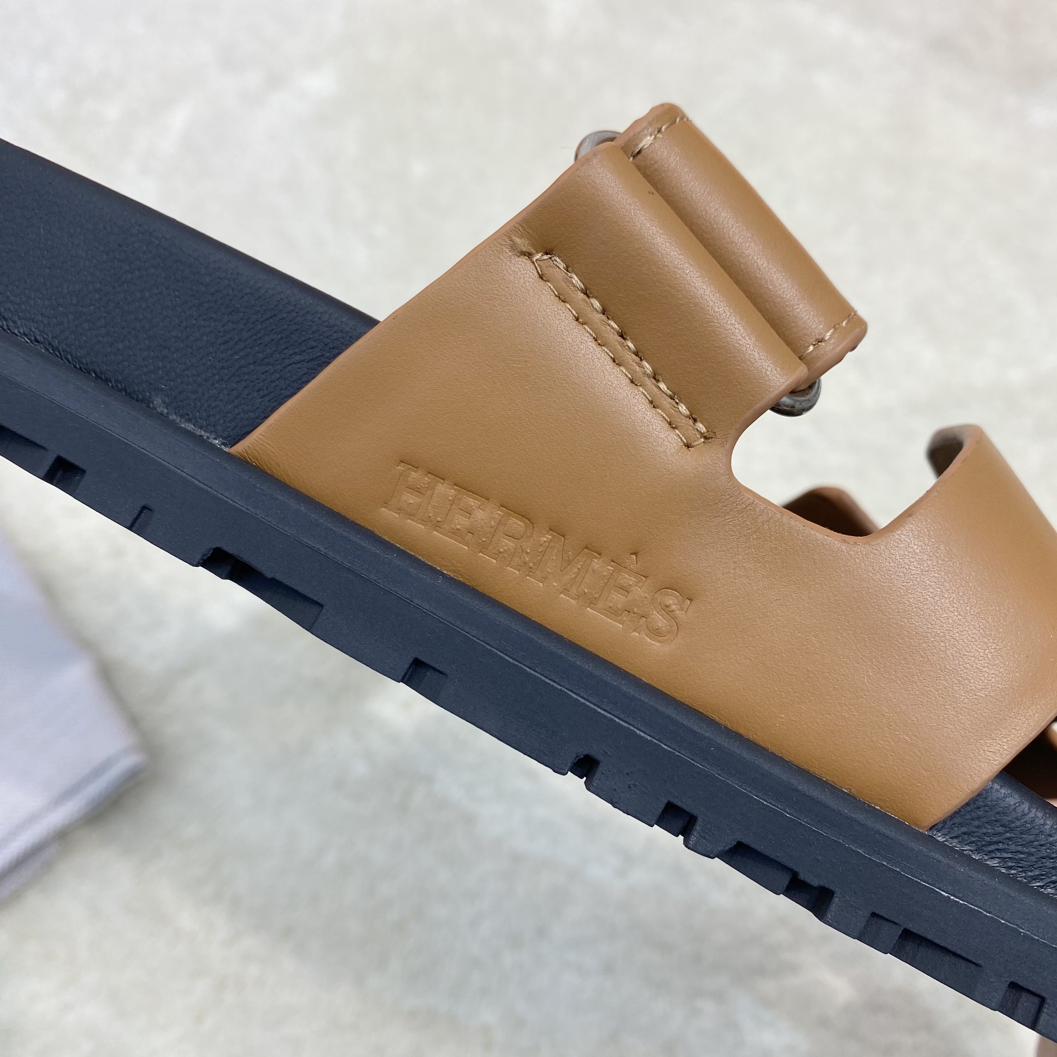 H**mes sandals