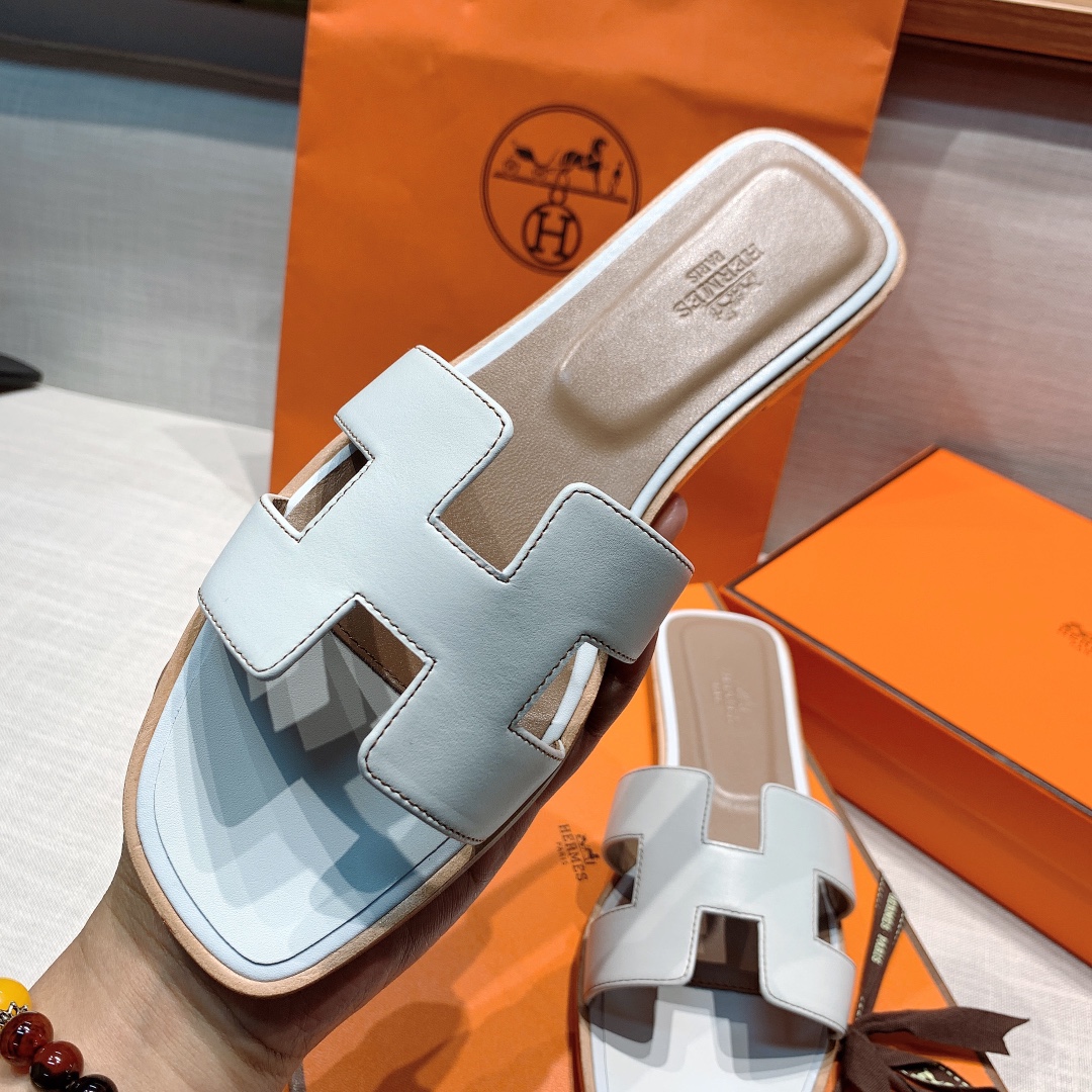 H**mes sandals