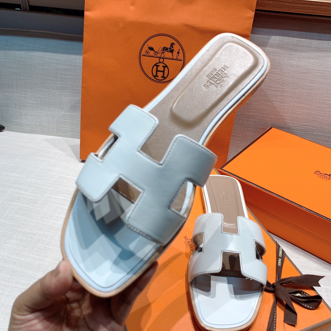 H**mes sandals