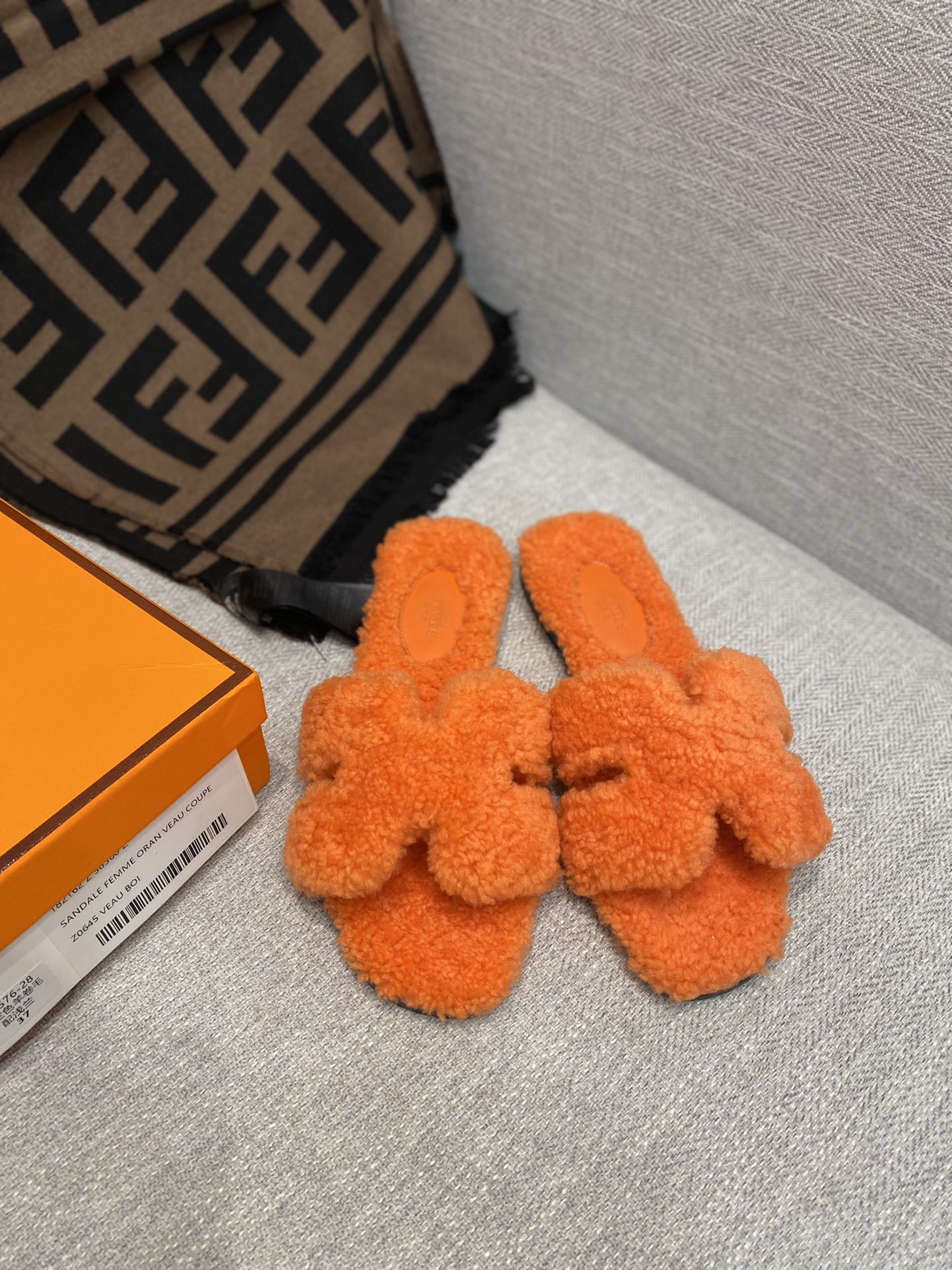 H**mes sandals