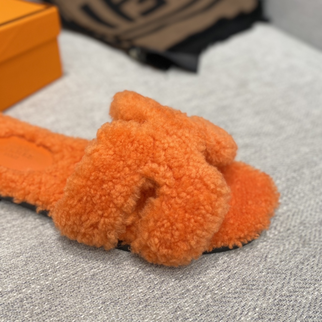 H**mes sandals